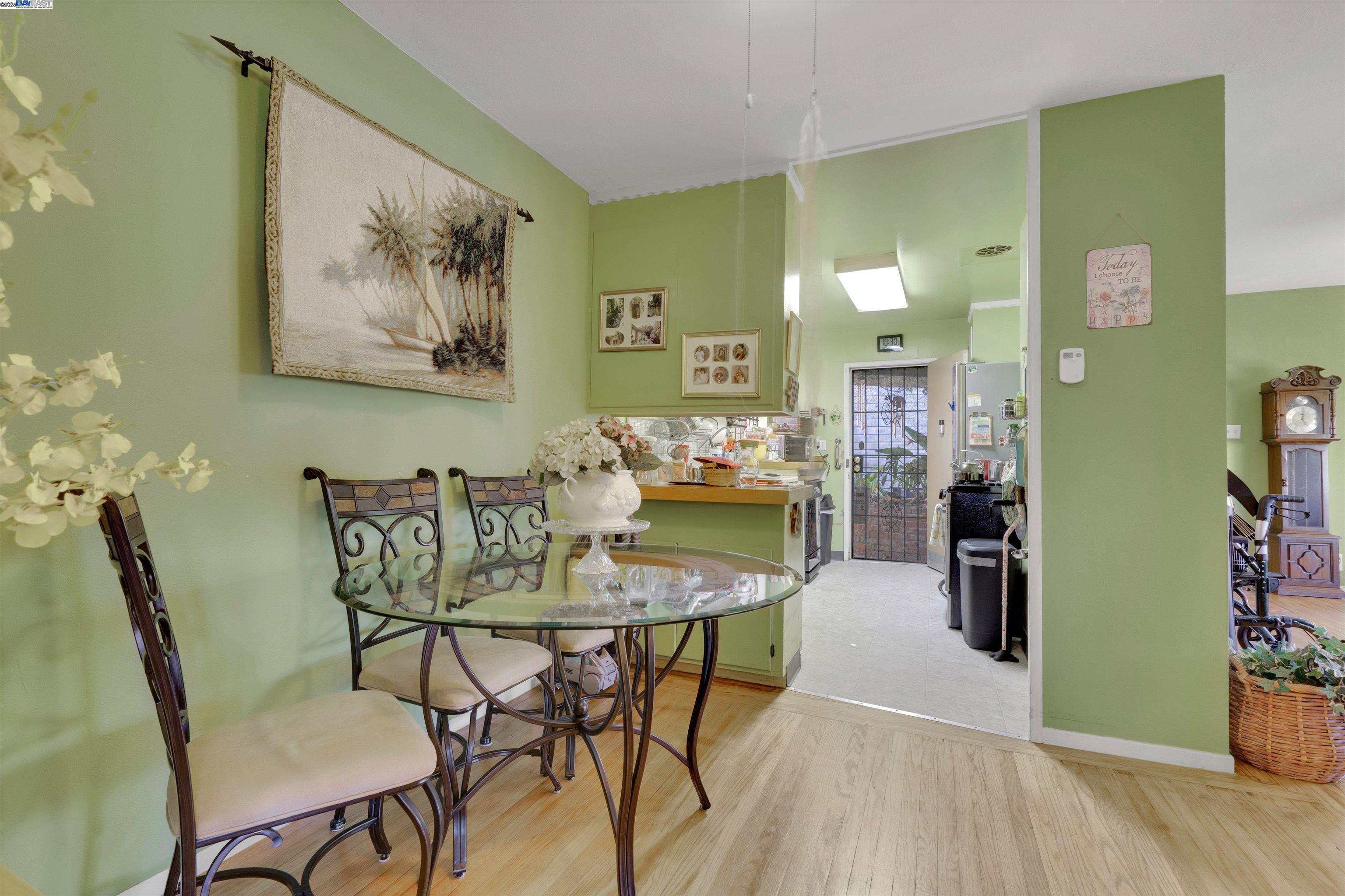 Detail Gallery Image 6 of 28 For 1916 E 30th St, Oakland,  CA 94606 - – Beds | – Baths