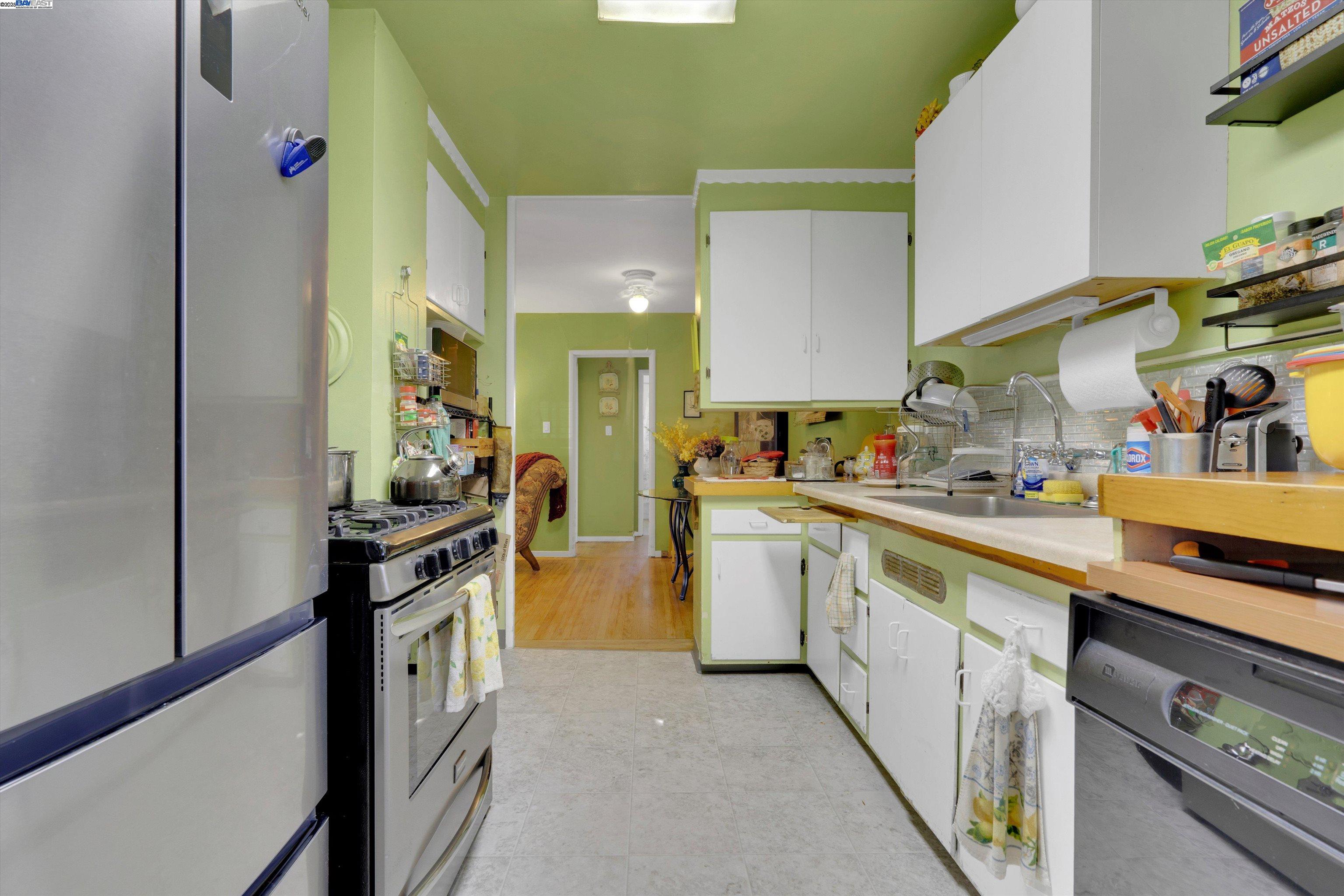 Detail Gallery Image 8 of 28 For 1916 E 30th St, Oakland,  CA 94606 - – Beds | – Baths