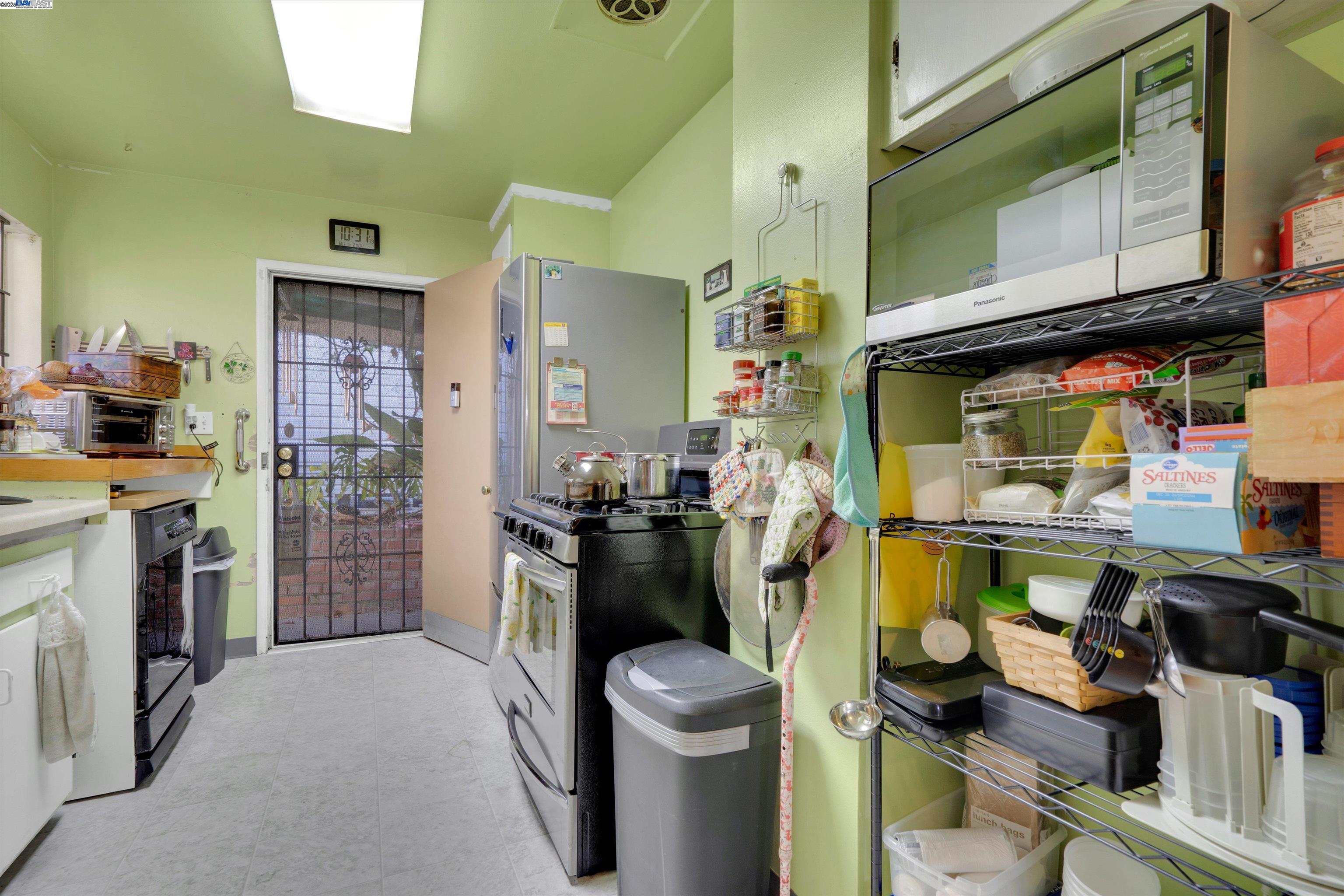 Detail Gallery Image 9 of 28 For 1916 E 30th St, Oakland,  CA 94606 - – Beds | – Baths