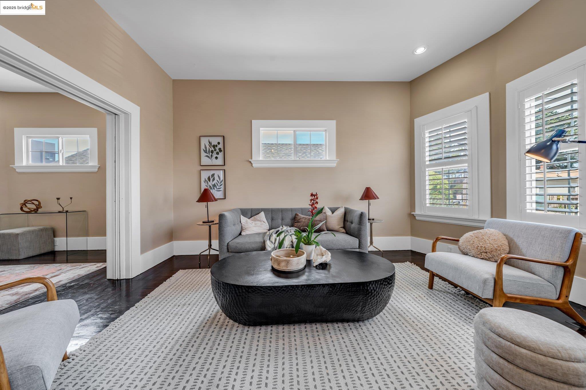 Detail Gallery Image 11 of 60 For 953 34th St, Oakland,  CA 94608 - 3 Beds | 2/1 Baths