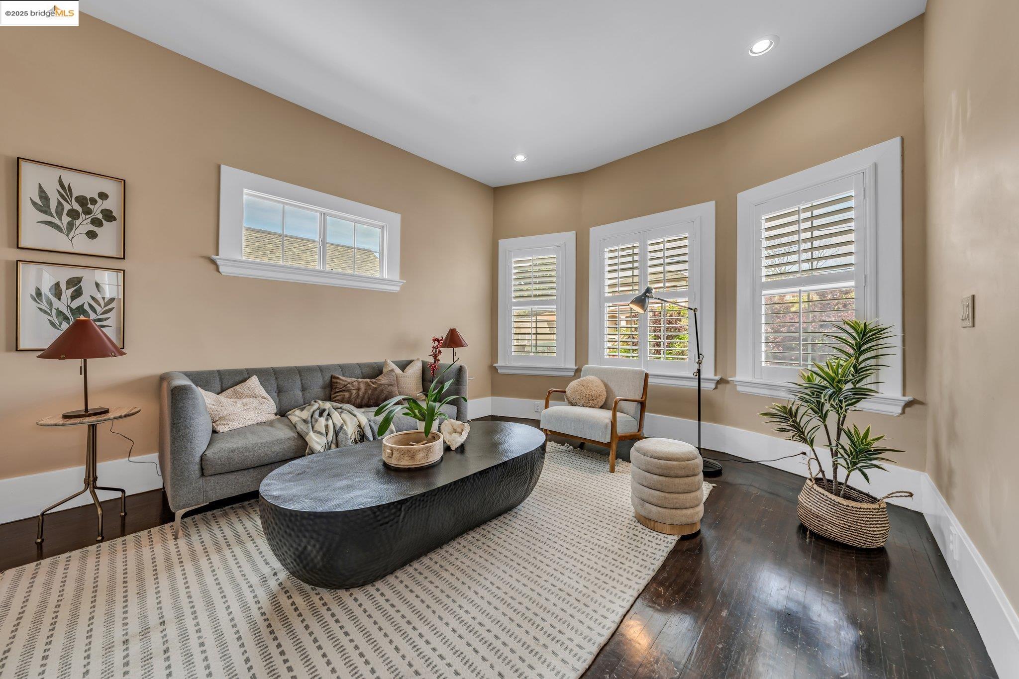 Detail Gallery Image 13 of 60 For 953 34th St, Oakland,  CA 94608 - 3 Beds | 2/1 Baths