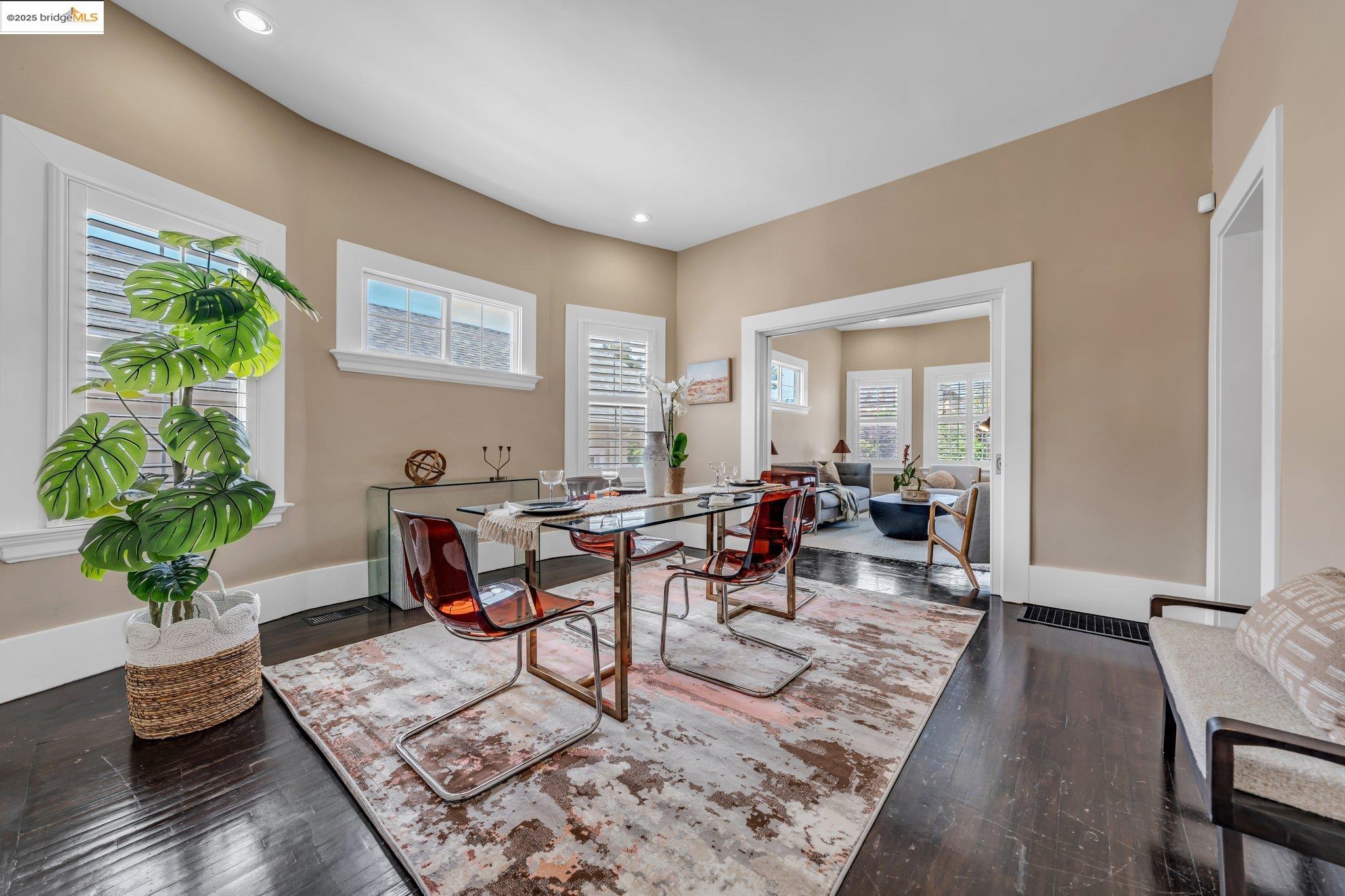 Detail Gallery Image 17 of 60 For 953 34th St, Oakland,  CA 94608 - 3 Beds | 2/1 Baths