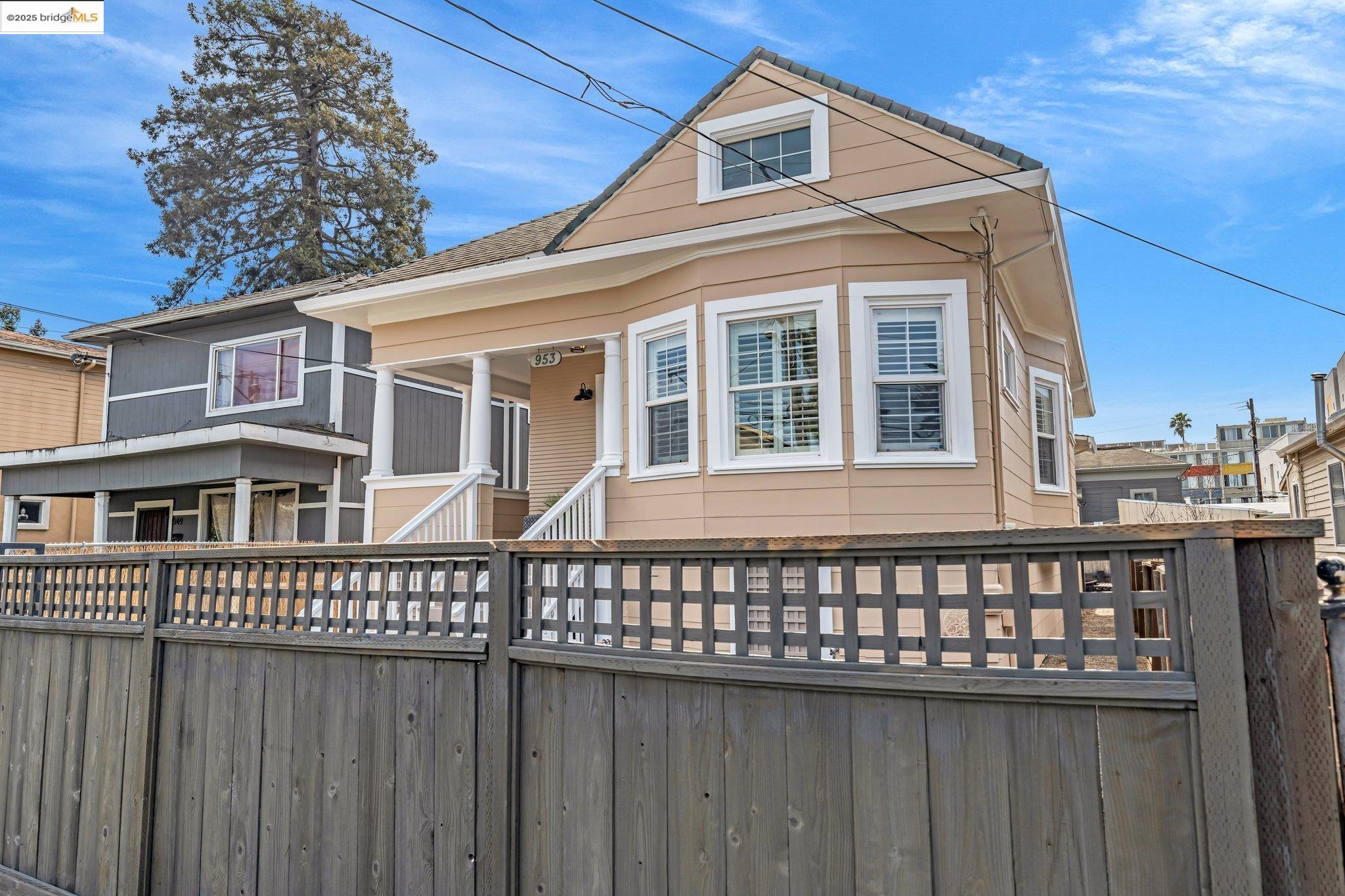 Detail Gallery Image 3 of 60 For 953 34th St, Oakland,  CA 94608 - 3 Beds | 2/1 Baths