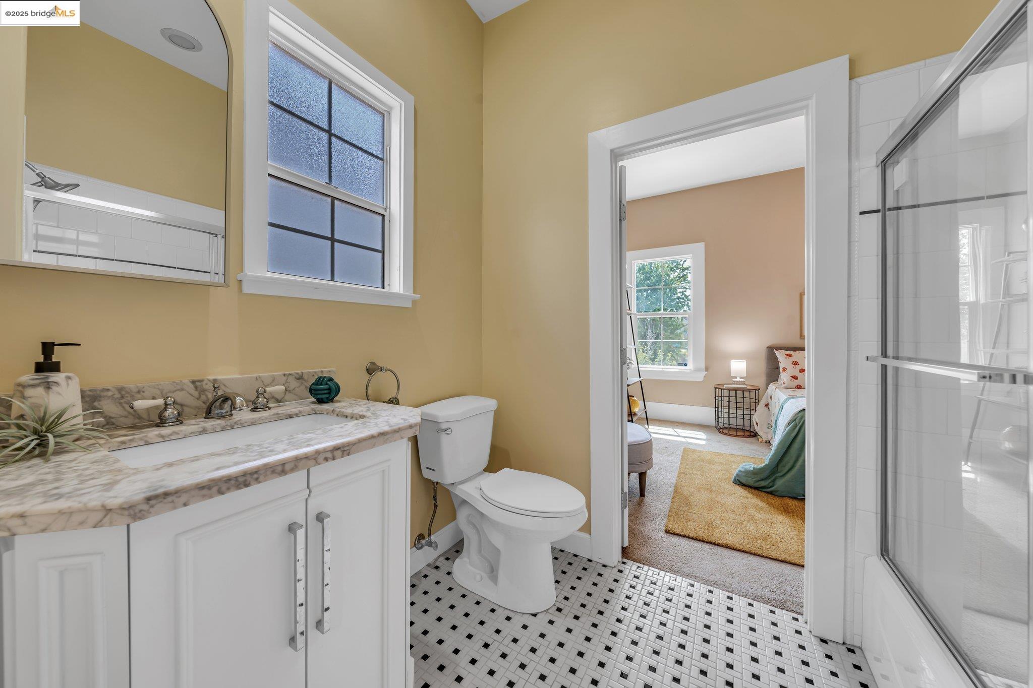 Detail Gallery Image 22 of 60 For 953 34th St, Oakland,  CA 94608 - 3 Beds | 2/1 Baths