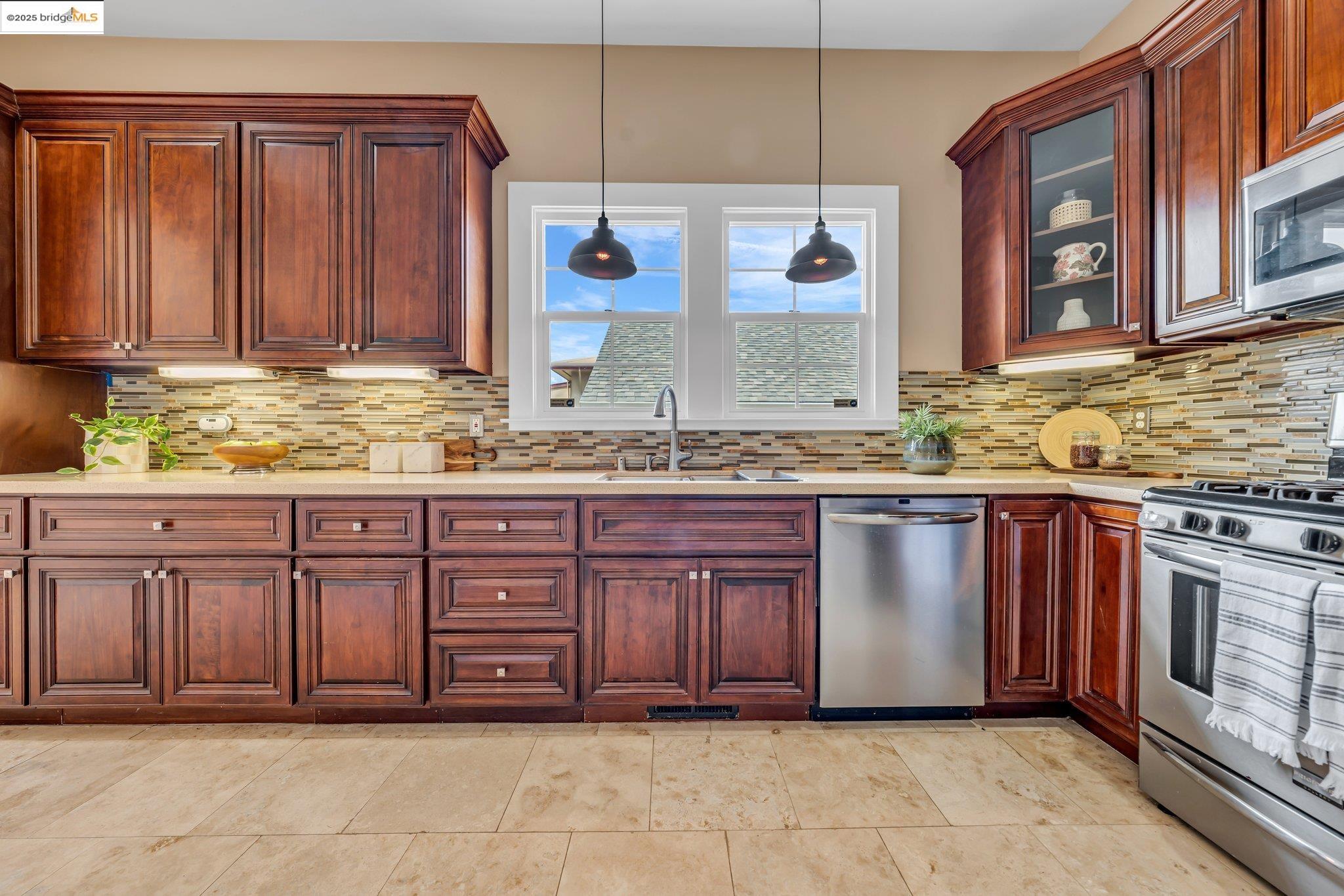 Detail Gallery Image 29 of 60 For 953 34th St, Oakland,  CA 94608 - 3 Beds | 2/1 Baths