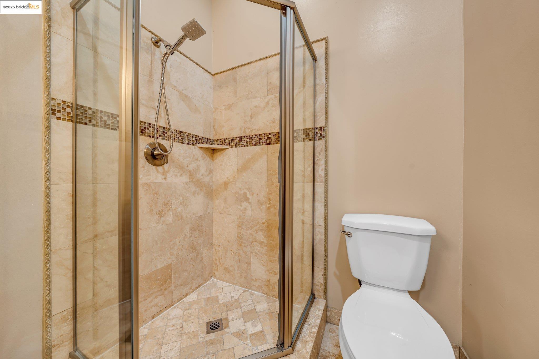 Detail Gallery Image 34 of 60 For 953 34th St, Oakland,  CA 94608 - 3 Beds | 2/1 Baths