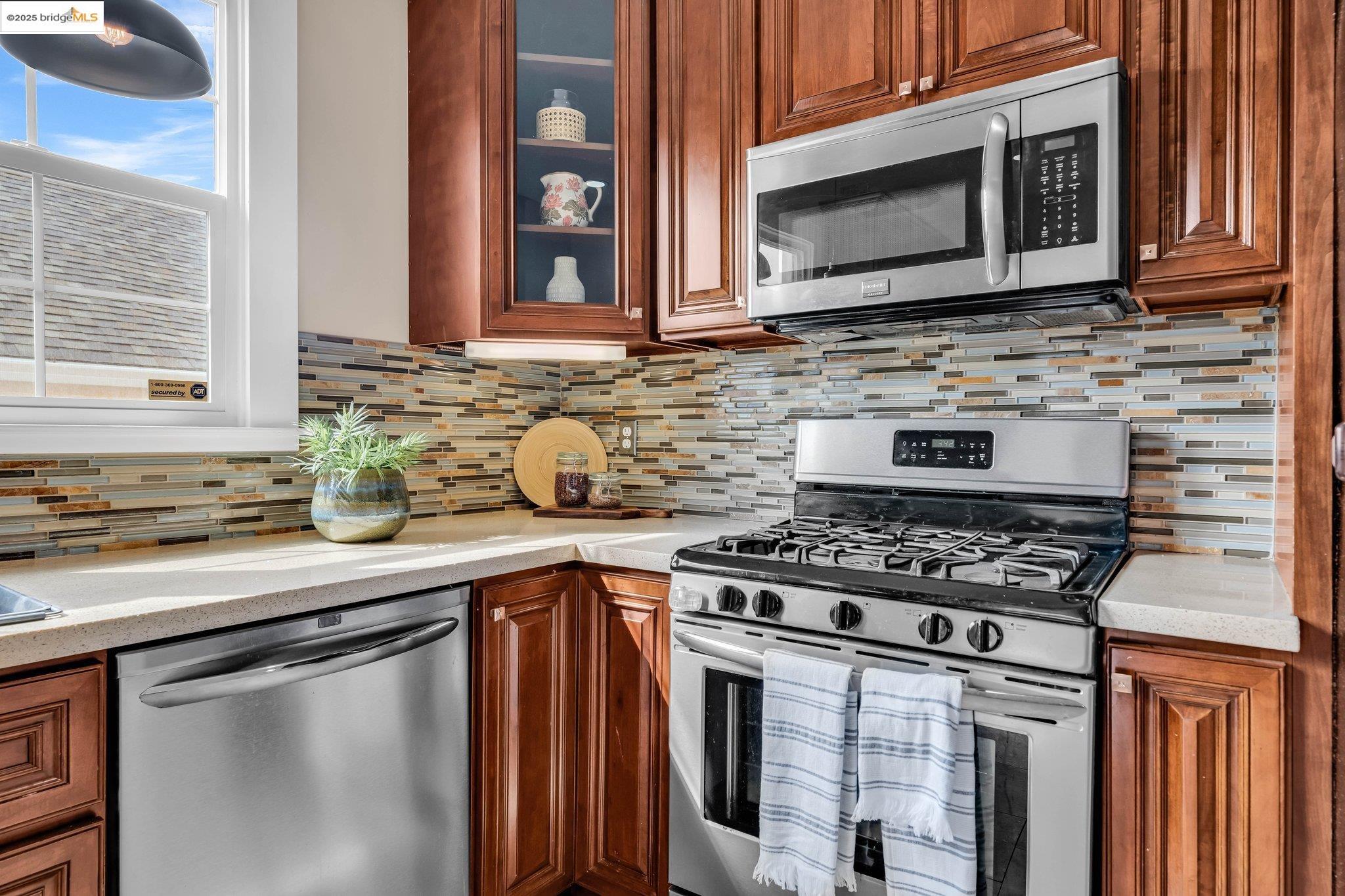 Detail Gallery Image 49 of 60 For 953 34th St, Oakland,  CA 94608 - 3 Beds | 2/1 Baths