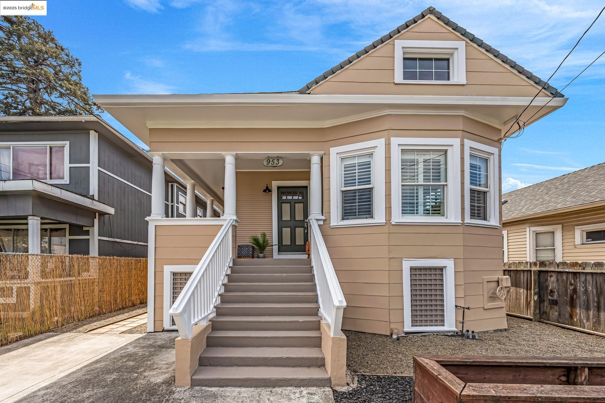 Detail Gallery Image 6 of 60 For 953 34th St, Oakland,  CA 94608 - 3 Beds | 2/1 Baths
