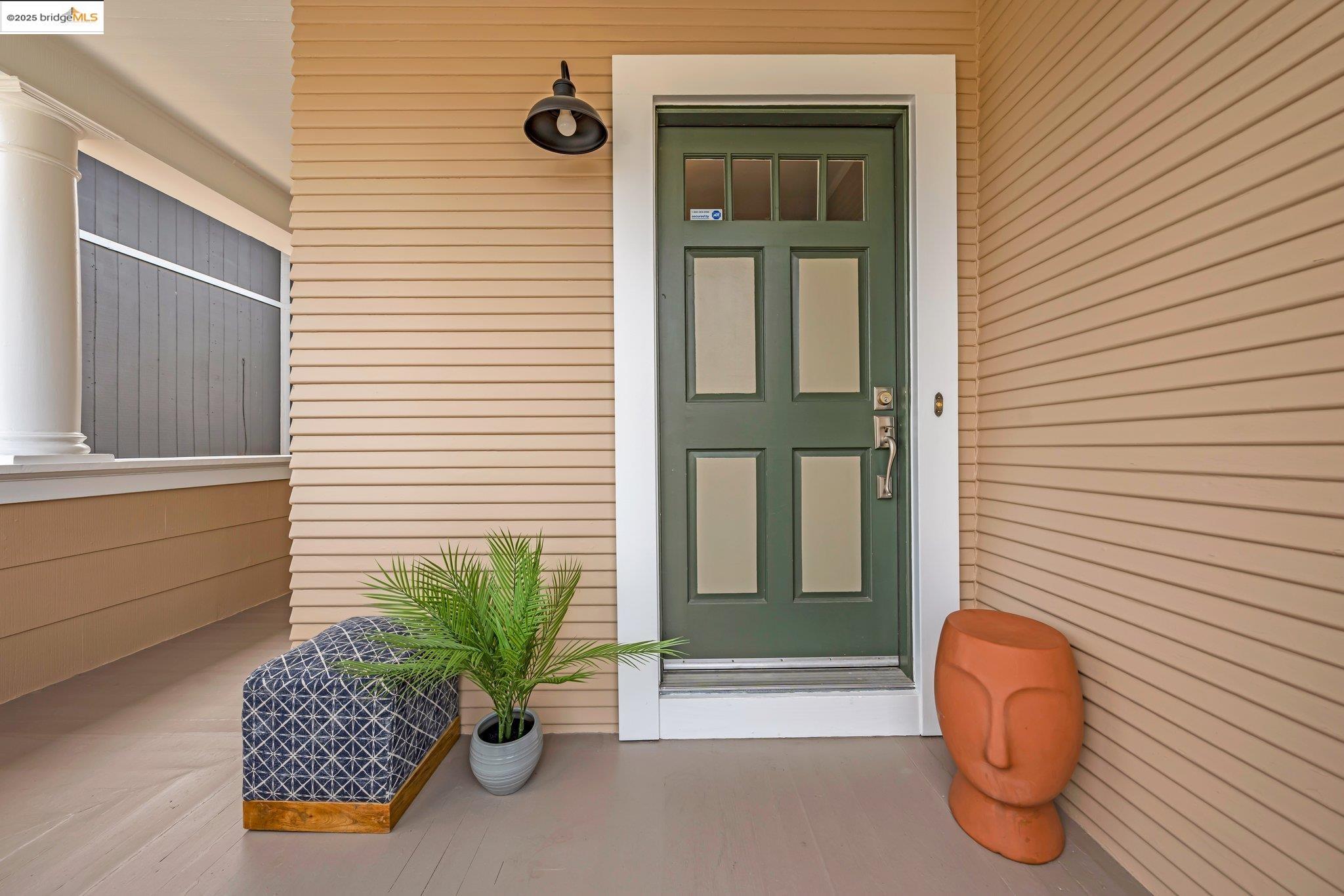 Detail Gallery Image 8 of 60 For 953 34th St, Oakland,  CA 94608 - 3 Beds | 2/1 Baths