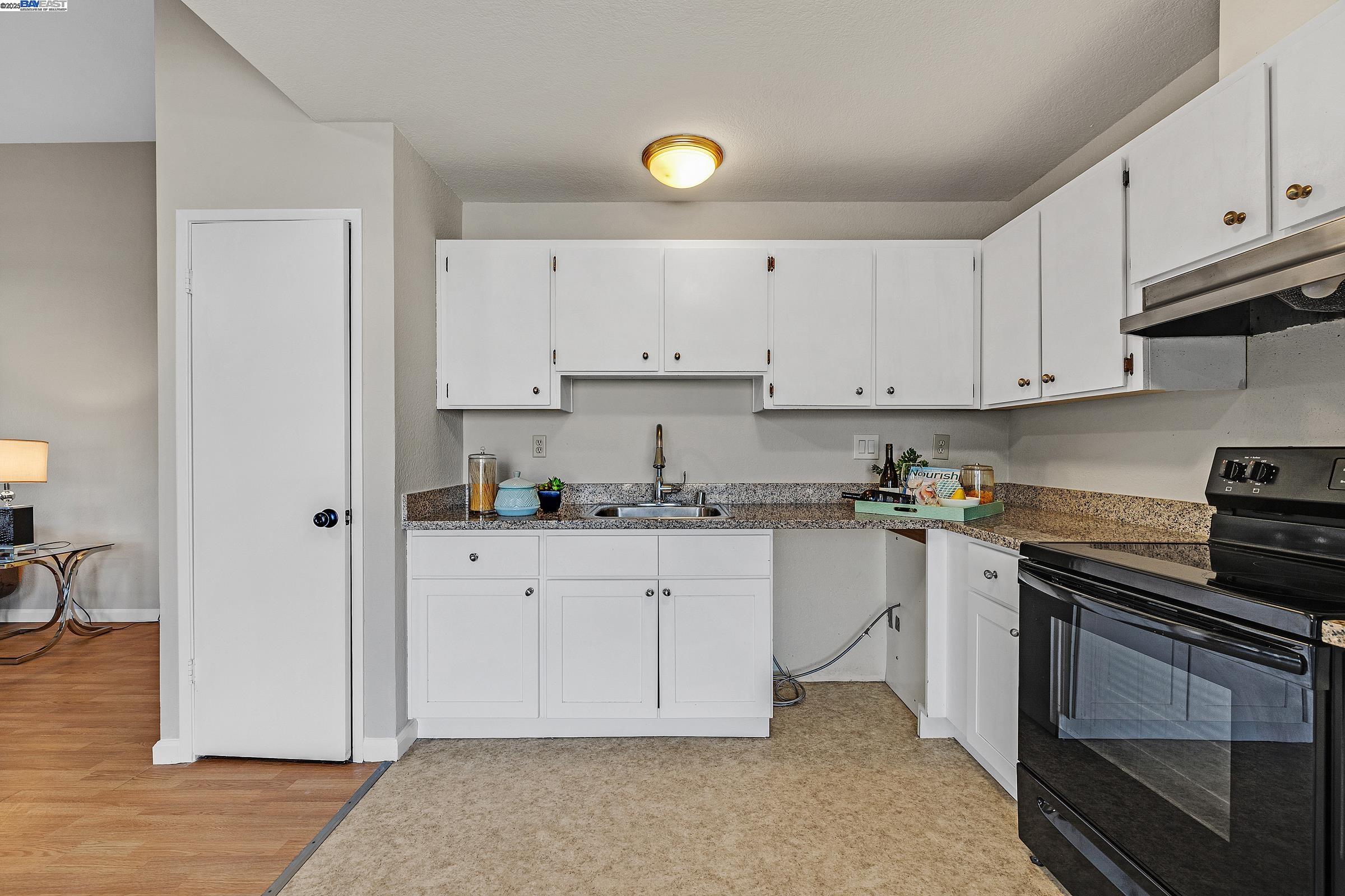 Detail Gallery Image 11 of 37 For 28325 Winn Ct #2,  Hayward,  CA 94544 - 2 Beds | 1 Baths