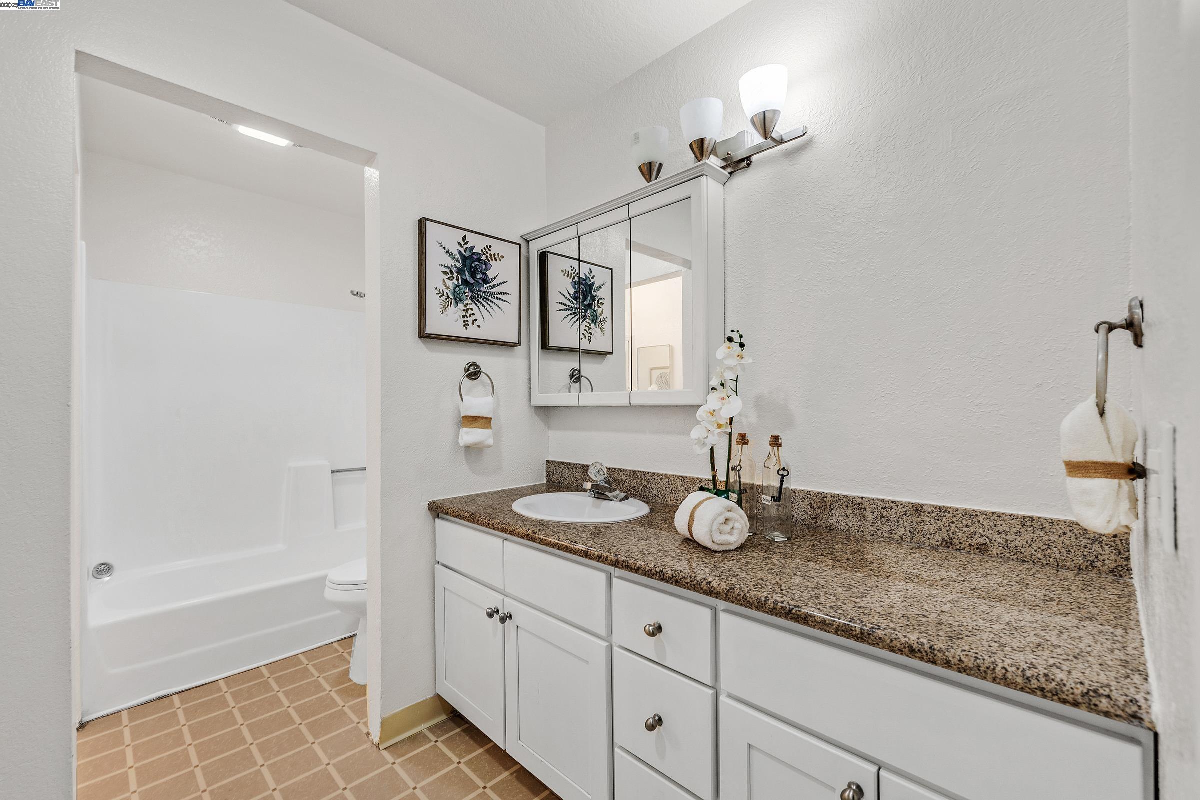 Detail Gallery Image 22 of 37 For 28325 Winn Ct #2,  Hayward,  CA 94544 - 2 Beds | 1 Baths