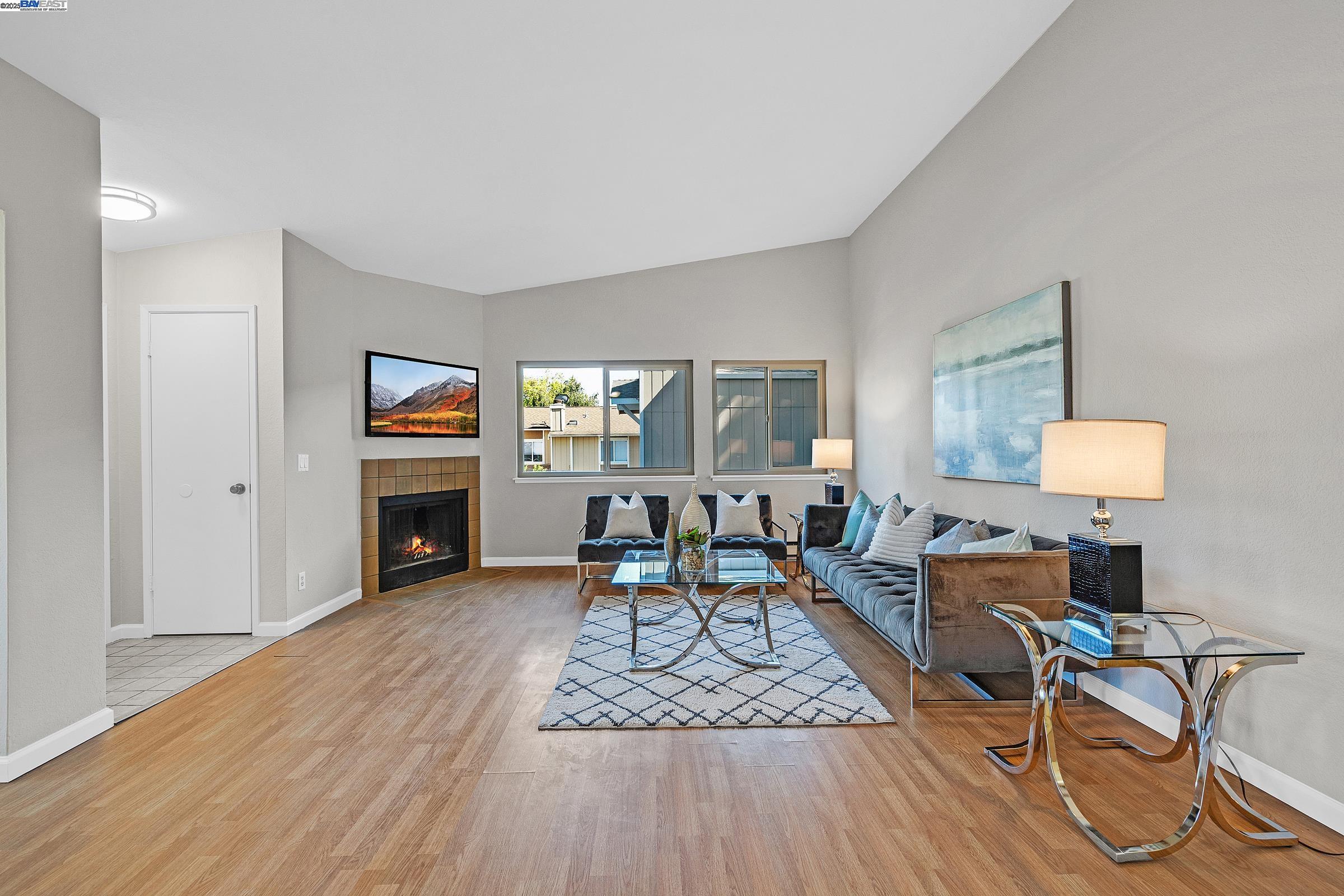 Detail Gallery Image 6 of 37 For 28325 Winn Ct #2,  Hayward,  CA 94544 - 2 Beds | 1 Baths