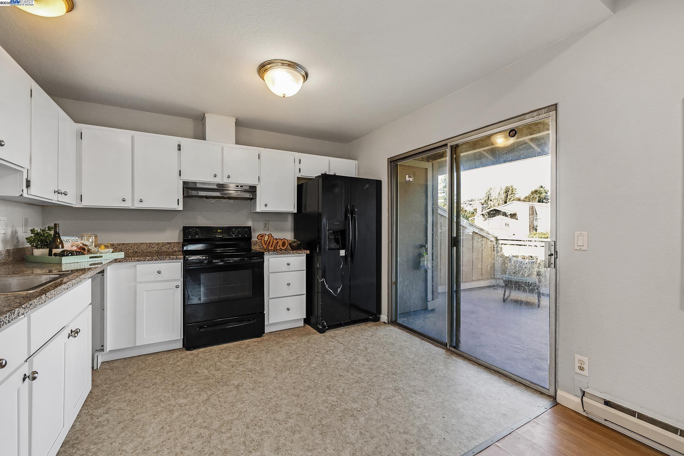 Detail Gallery Image 9 of 37 For 28325 Winn Ct #2,  Hayward,  CA 94544 - 2 Beds | 1 Baths