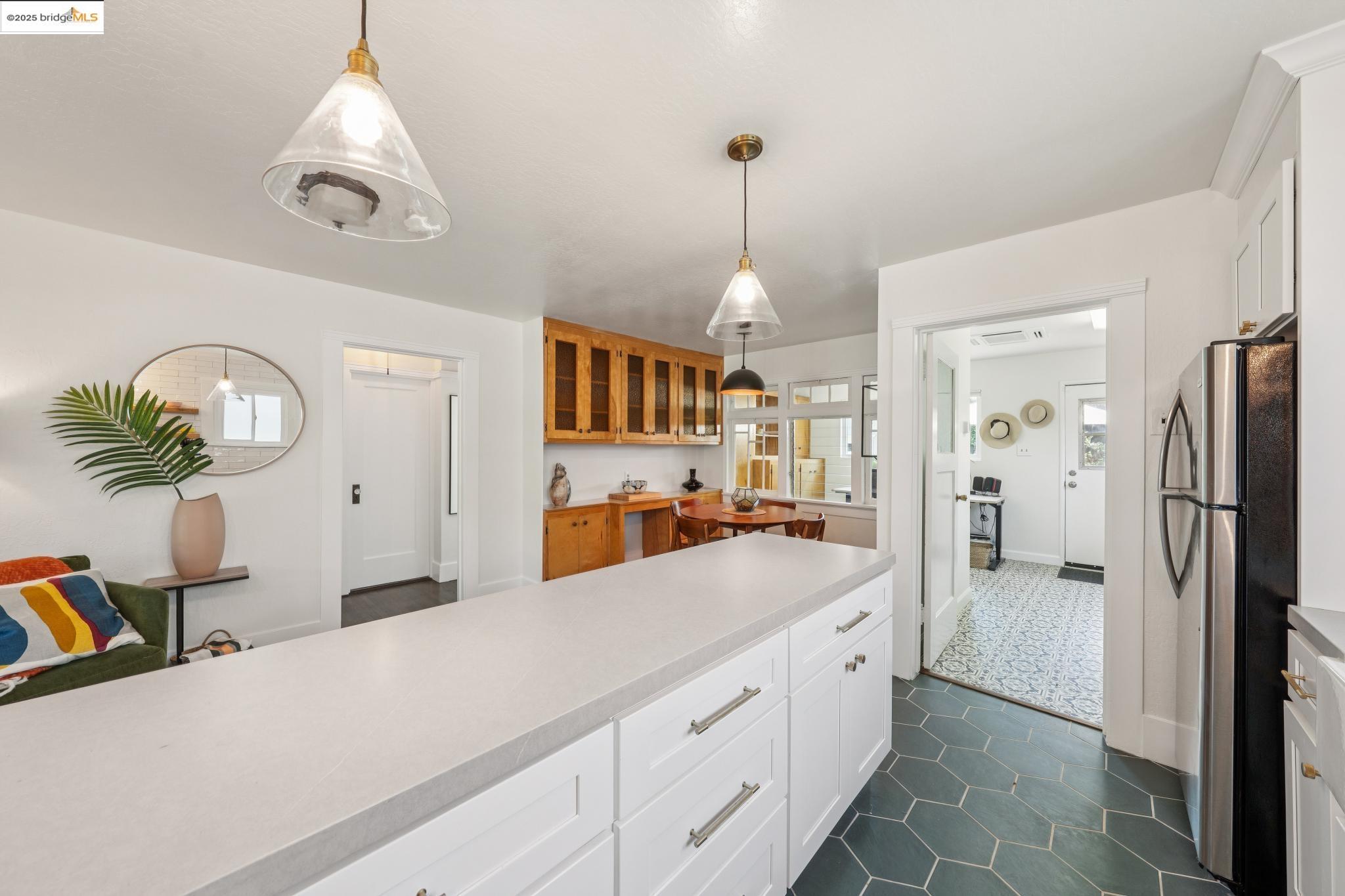 Detail Gallery Image 19 of 36 For 1120 Pine St, Martinez,  CA 94553 - 2 Beds | 1 Baths