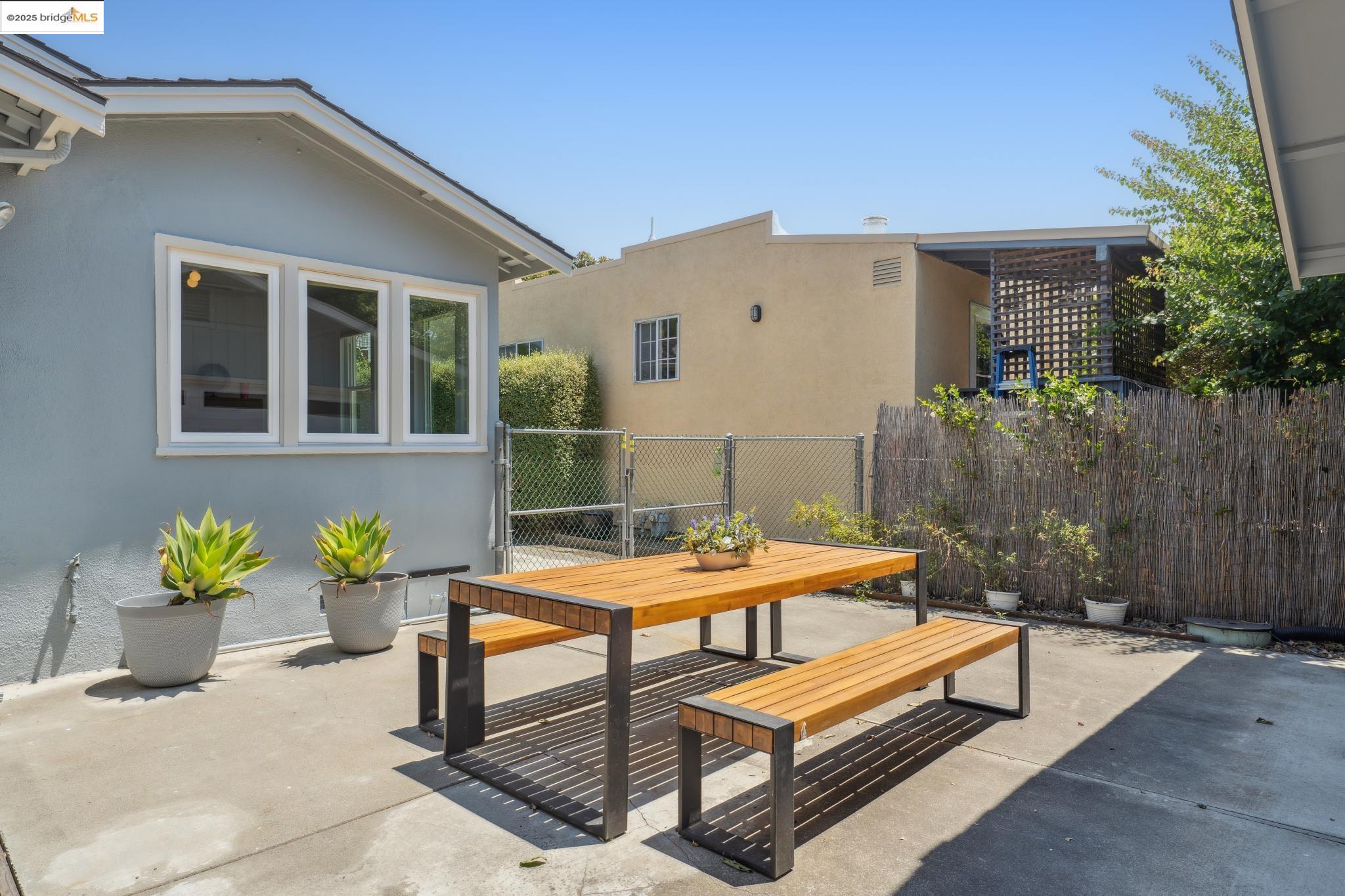 Detail Gallery Image 34 of 36 For 1120 Pine St, Martinez,  CA 94553 - 2 Beds | 1 Baths