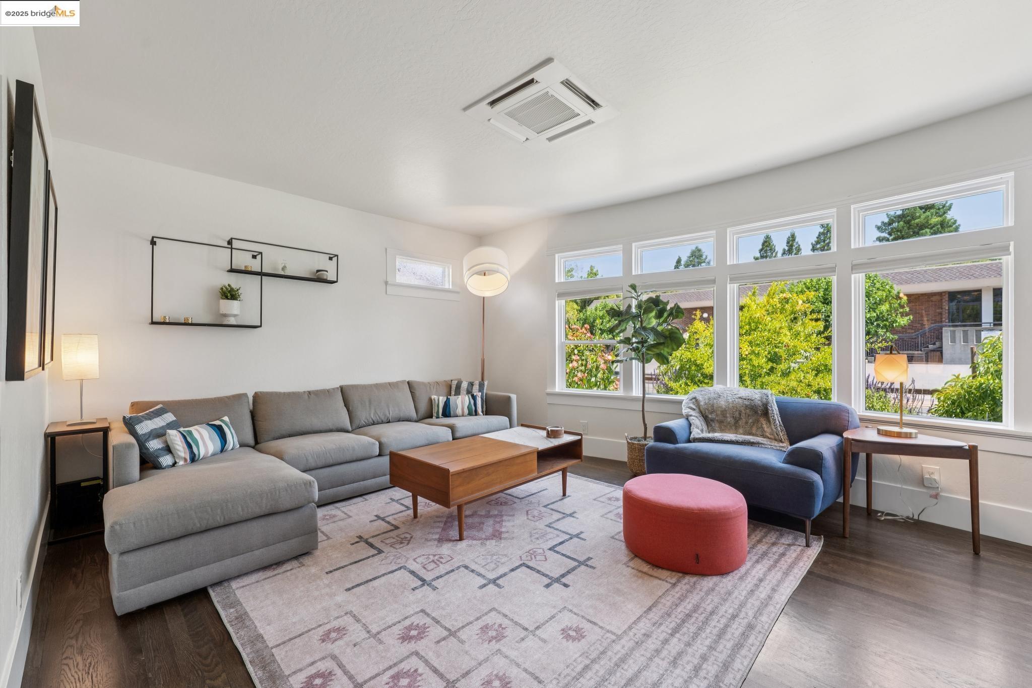 Detail Gallery Image 9 of 36 For 1120 Pine St, Martinez,  CA 94553 - 2 Beds | 1 Baths