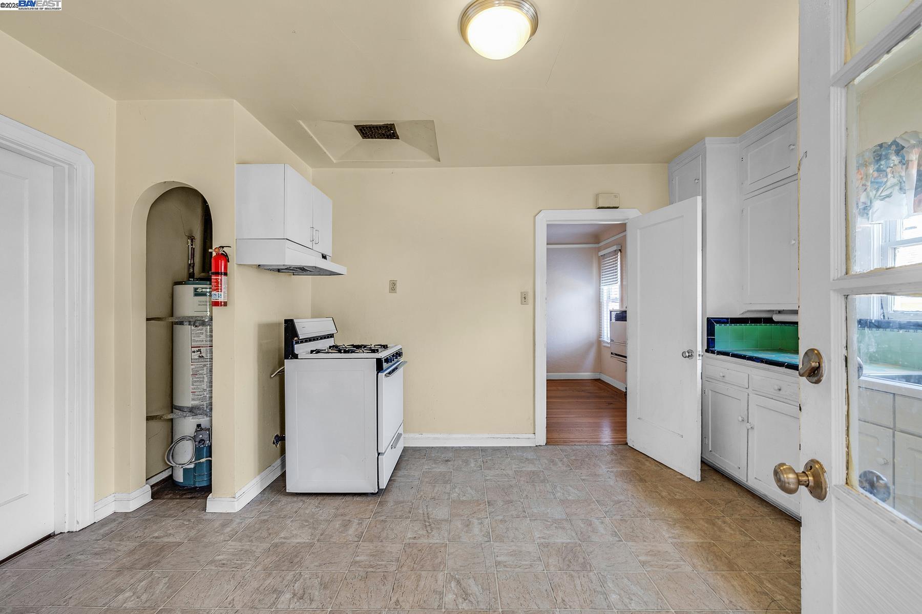 1755 Washington Ave, San Leandro, California 94577, ,Commercial Sale,For Sale,1755 Washington Ave,41104852
