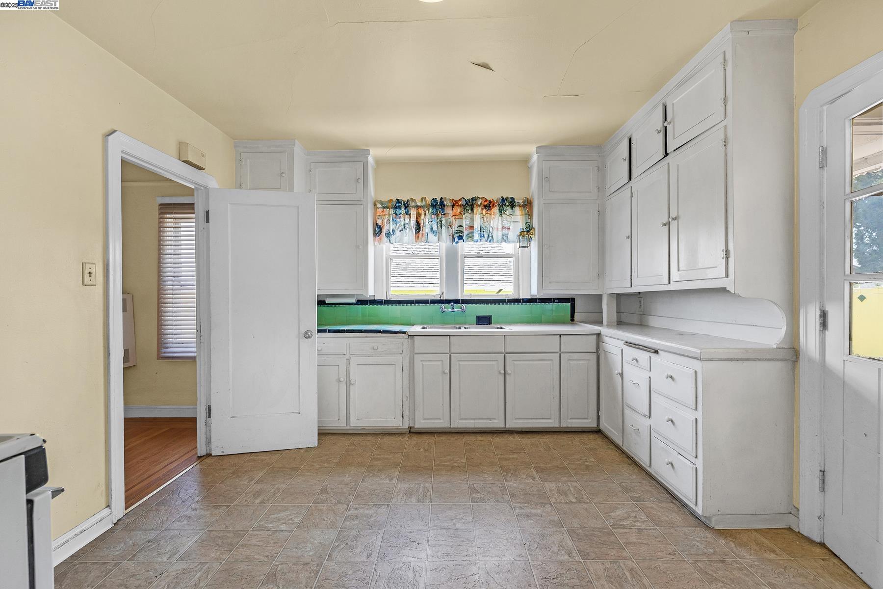 1755 Washington Ave, San Leandro, California 94577, ,Commercial Sale,For Sale,1755 Washington Ave,41104852