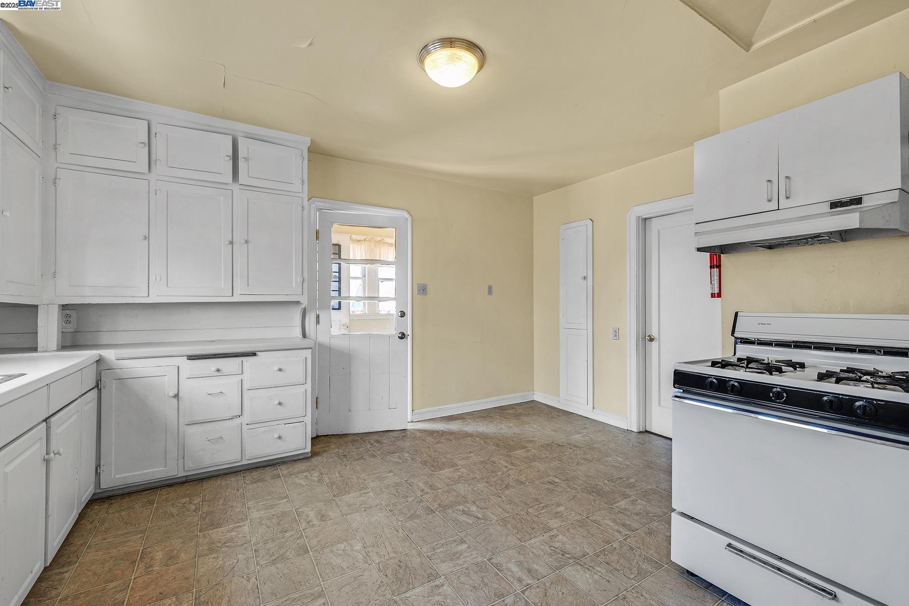 1755 Washington Ave, San Leandro, California 94577, ,Commercial Sale,For Sale,1755 Washington Ave,41104852