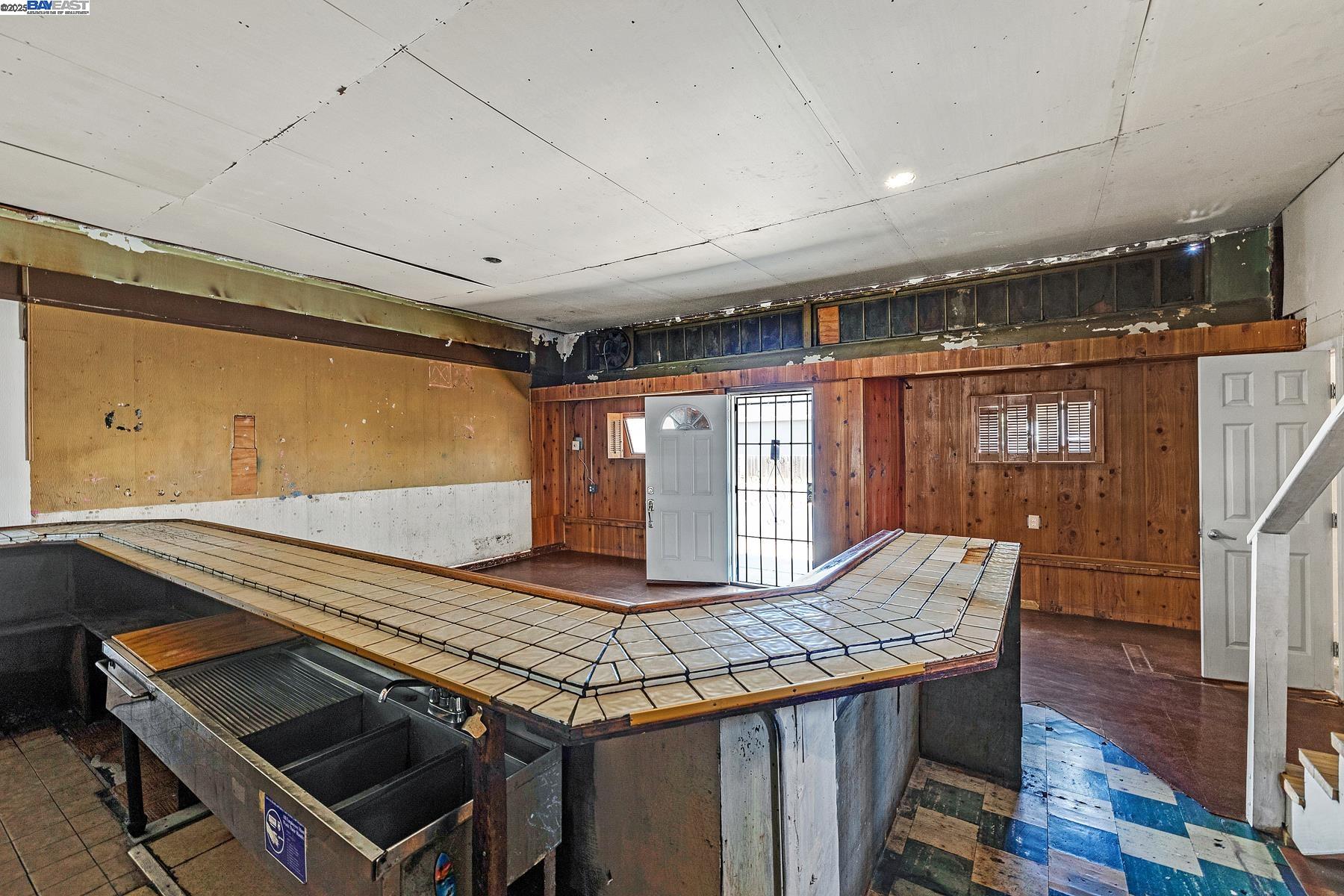 1755 Washington Ave, San Leandro, California 94577, ,Commercial Sale,For Sale,1755 Washington Ave,41104852