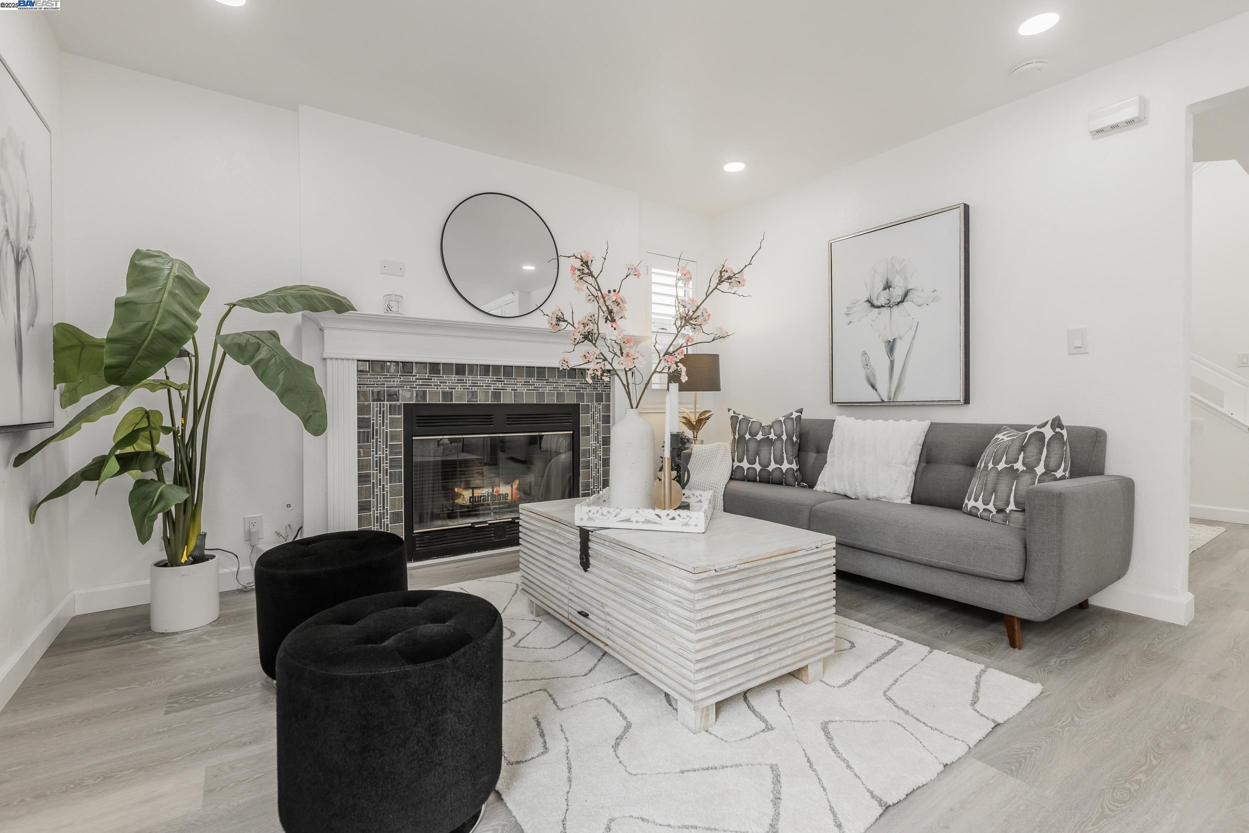 Detail Gallery Image 12 of 33 For 1355 Elkwood Dr, Milpitas,  CA 95035 - 3 Beds | 2/1 Baths