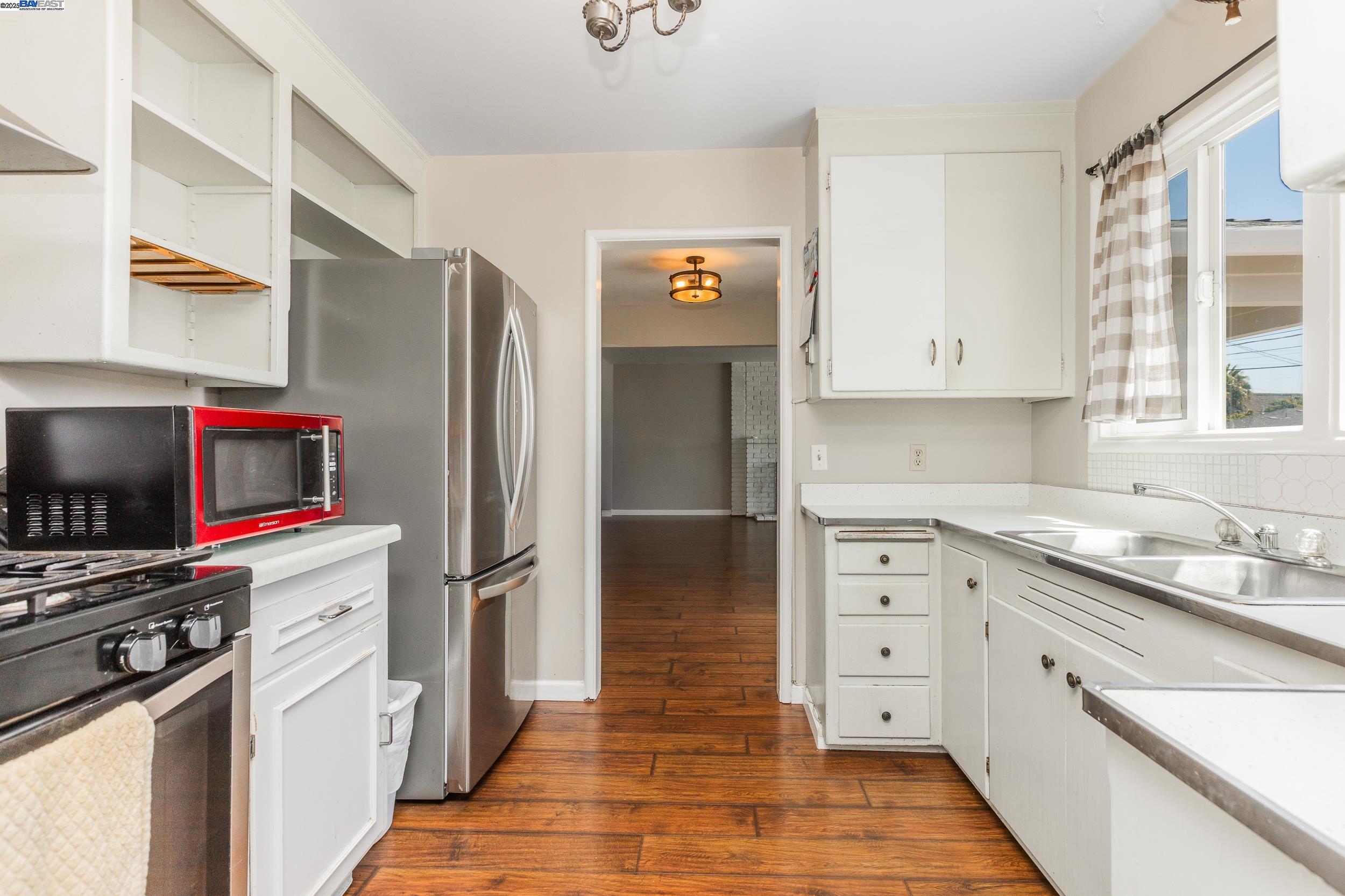 21259 Hobert St, Castro Valley, California 94546, 3 Bedrooms Bedrooms, 7 Rooms Rooms,2 BathroomsBathrooms,Residential,For Sale,21259 Hobert St,41104855