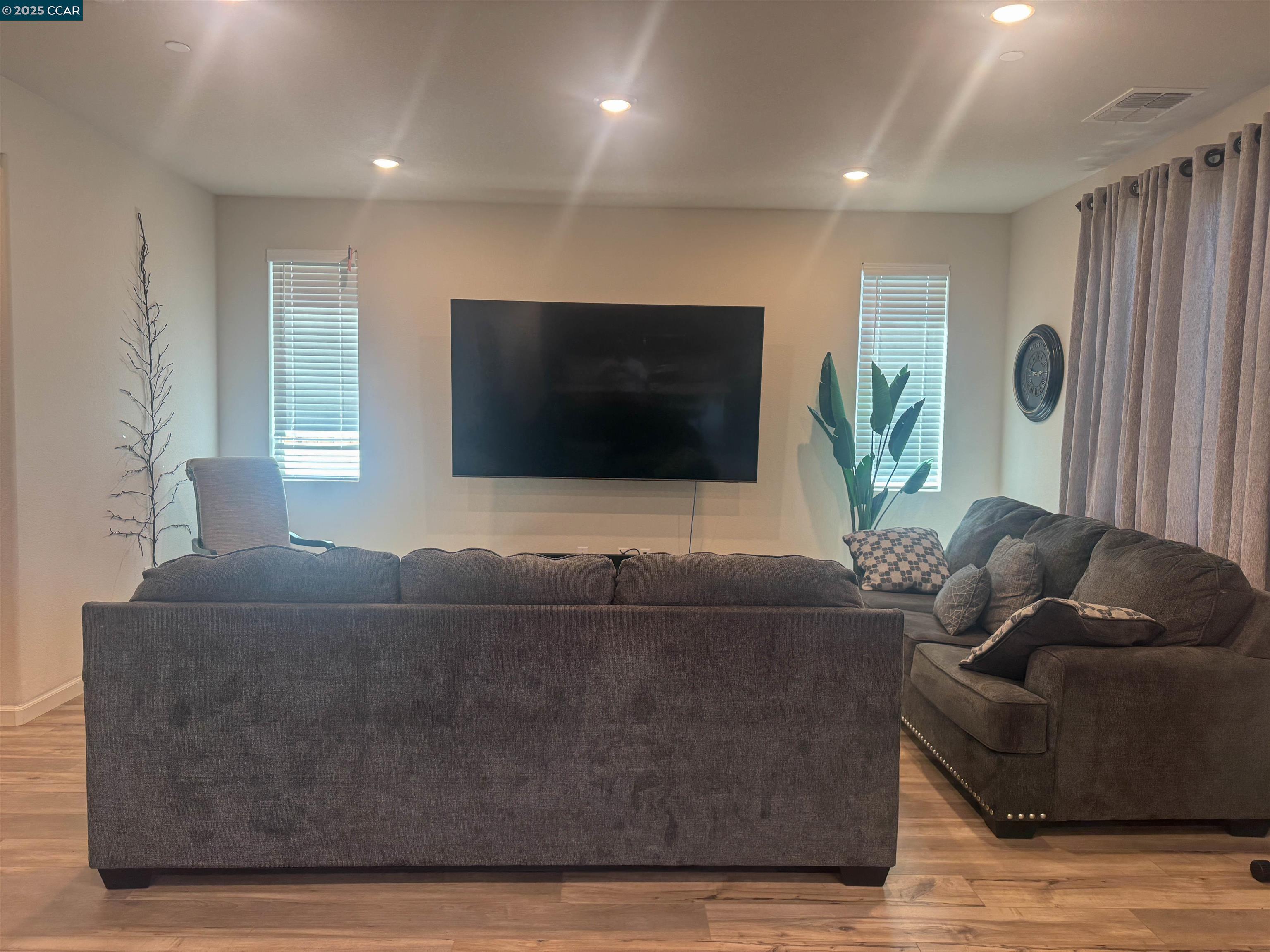 876 Diamante Way, Oakley, California 94561, 4 Bedrooms Bedrooms, 8 Rooms Rooms,2 BathroomsBathrooms,Residential,For Sale,876 Diamante Way,41104860