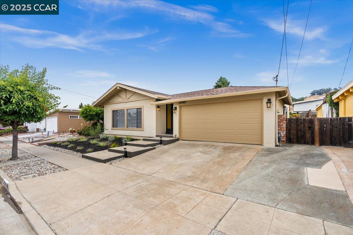 30540 OAKMONT WAY, Hayward, California 94544, 3 Bedrooms Bedrooms, 7 Rooms Rooms,2 BathroomsBathrooms,Residential,For Sale,30540 OAKMONT WAY,41104864