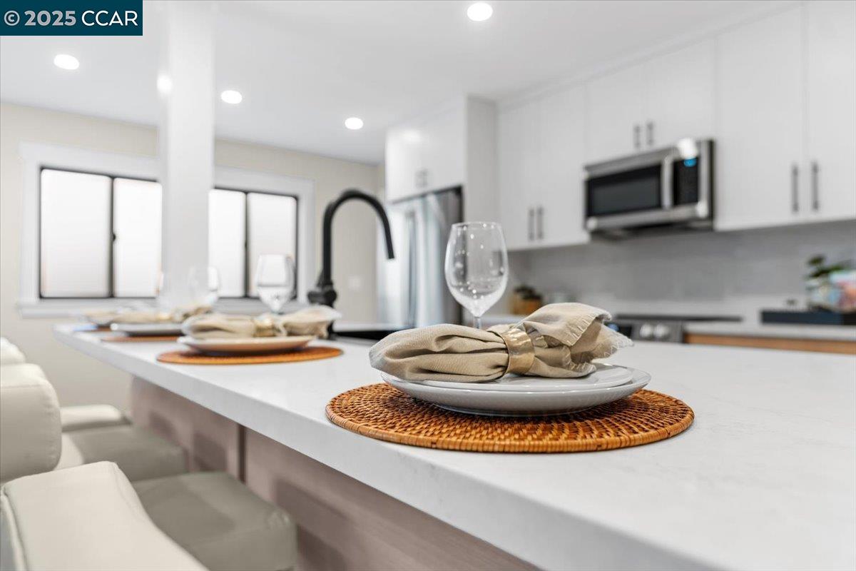 30540 OAKMONT WAY, Hayward, California 94544, 3 Bedrooms Bedrooms, 7 Rooms Rooms,2 BathroomsBathrooms,Residential,For Sale,30540 OAKMONT WAY,41104864
