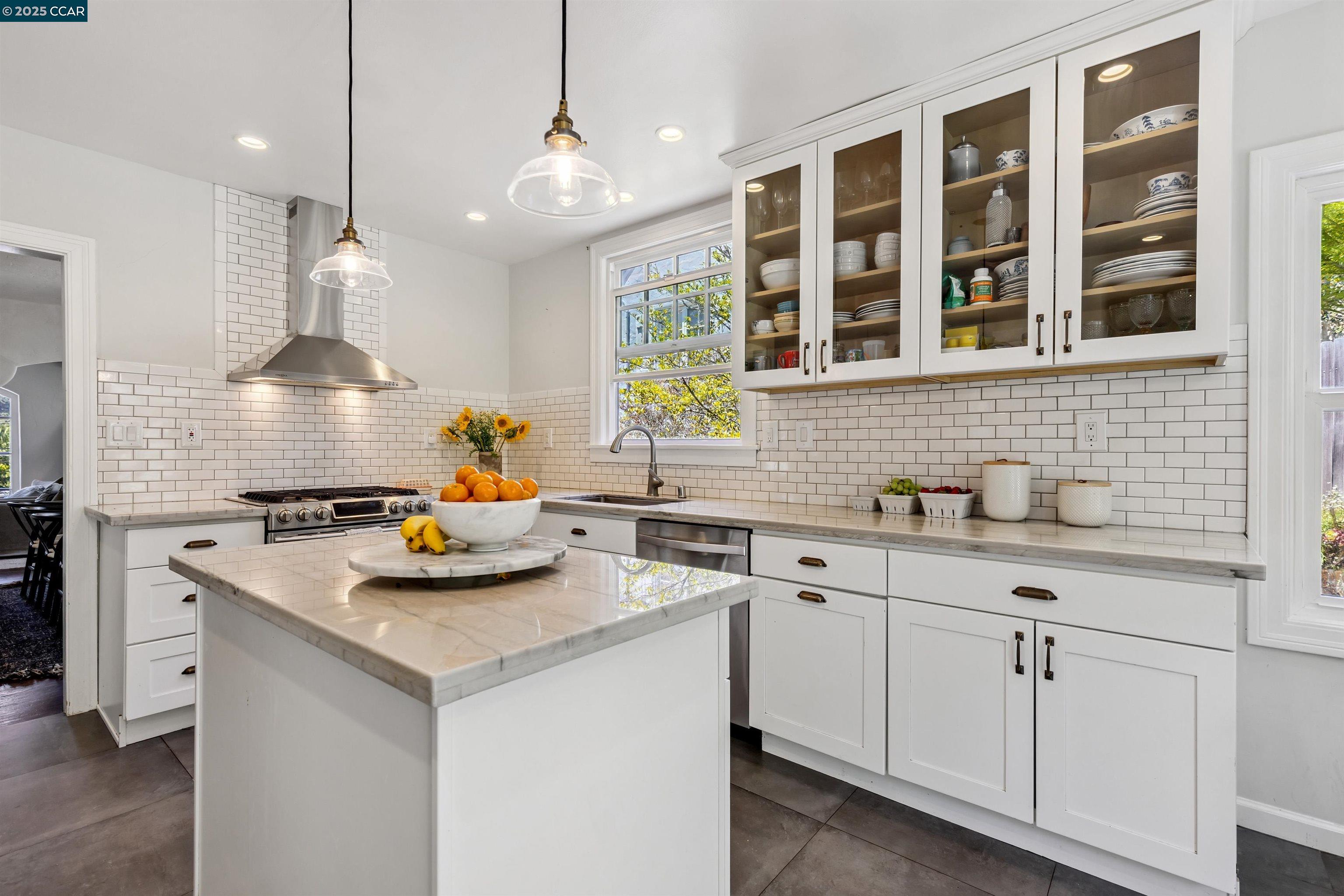 1048 Leo Way, Oakland, California 94611, 4 Bedrooms Bedrooms, 7 Rooms Rooms,2 BathroomsBathrooms,Residential Lease,For Rent,1048 Leo Way,41104865