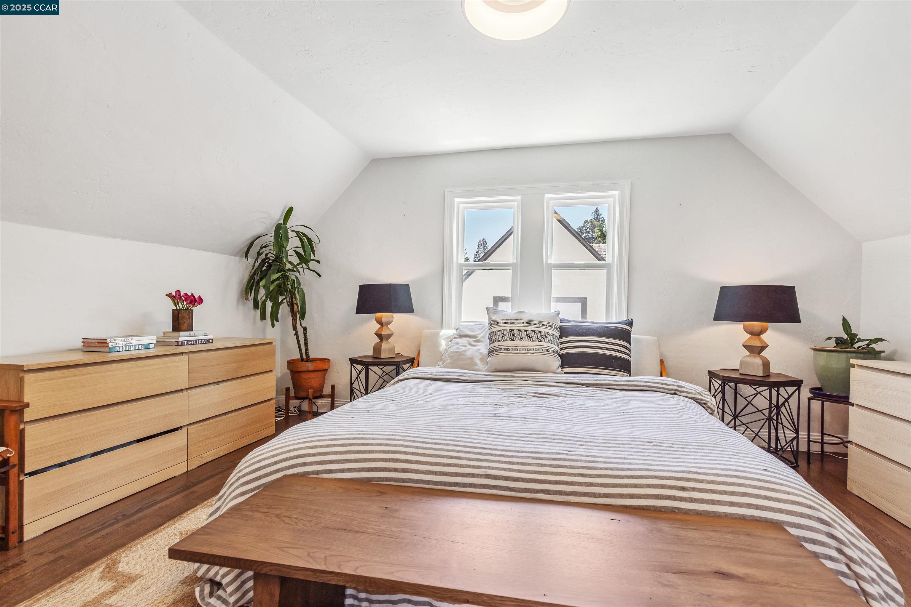 1048 Leo Way, Oakland, California 94611, 4 Bedrooms Bedrooms, 7 Rooms Rooms,2 BathroomsBathrooms,Residential Lease,For Rent,1048 Leo Way,41104865
