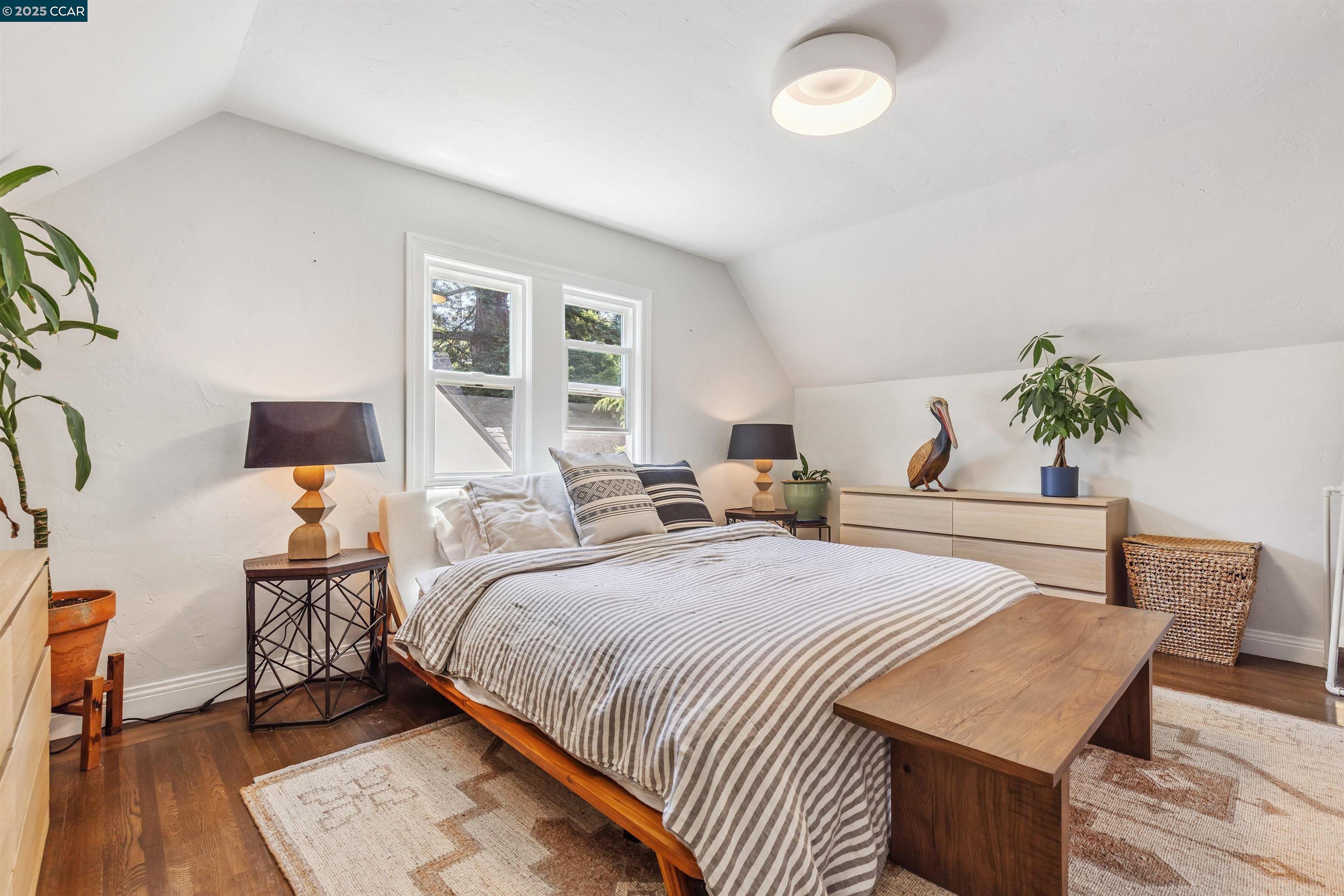 1048 Leo Way, Oakland, California 94611, 4 Bedrooms Bedrooms, 7 Rooms Rooms,2 BathroomsBathrooms,Residential Lease,For Rent,1048 Leo Way,41104865