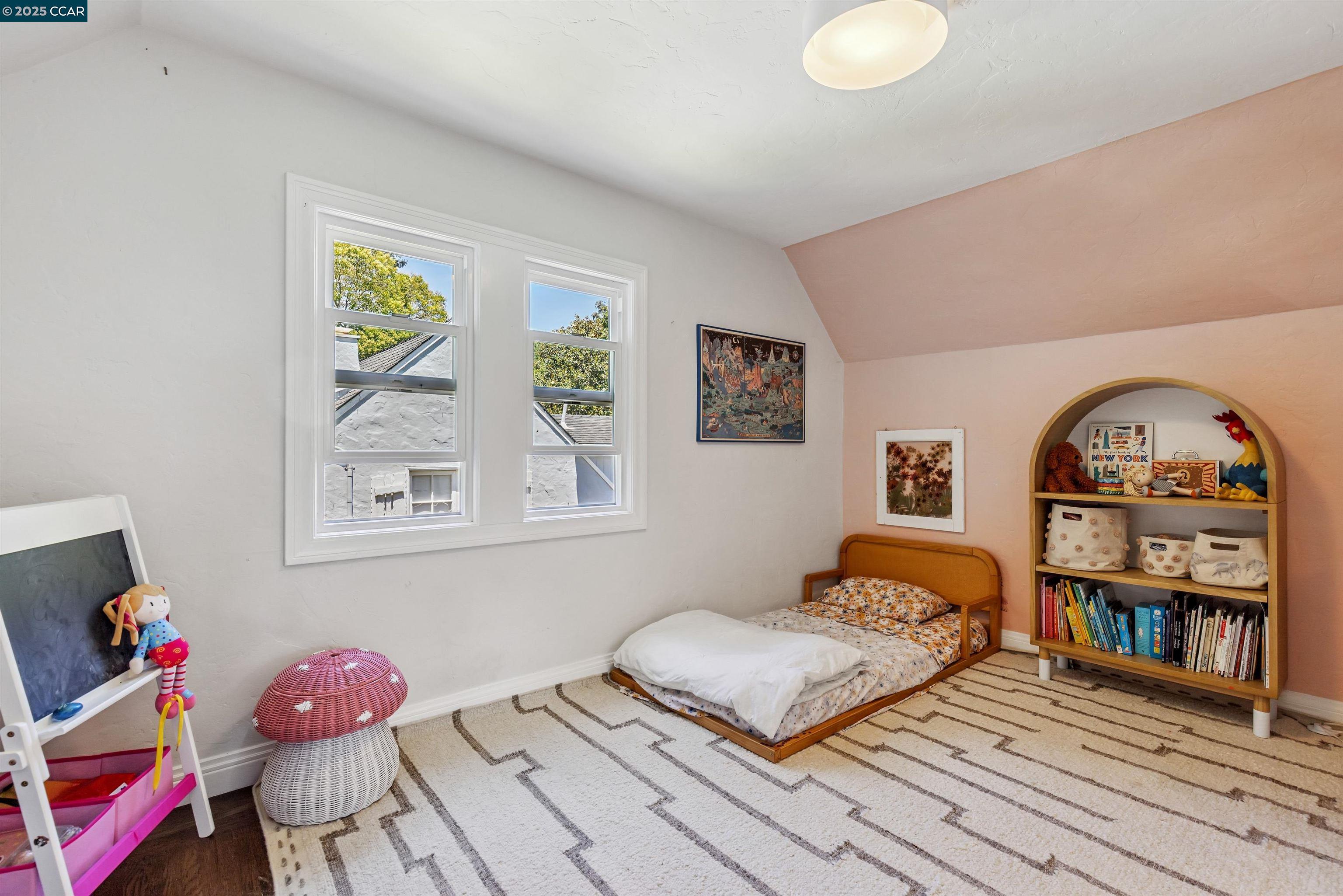 1048 Leo Way, Oakland, California 94611, 4 Bedrooms Bedrooms, 7 Rooms Rooms,2 BathroomsBathrooms,Residential Lease,For Rent,1048 Leo Way,41104865