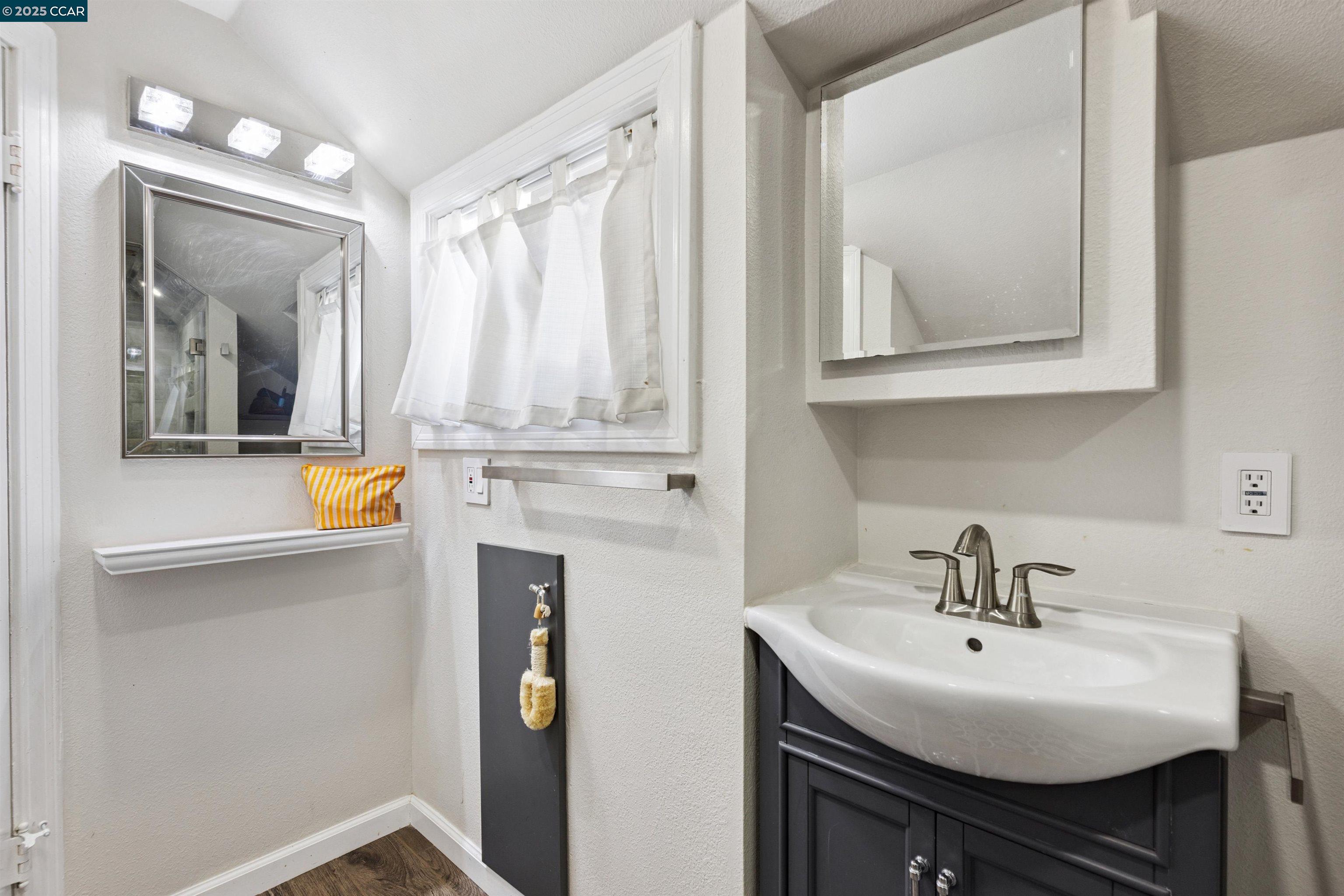 1048 Leo Way, Oakland, California 94611, 4 Bedrooms Bedrooms, 7 Rooms Rooms,2 BathroomsBathrooms,Residential Lease,For Rent,1048 Leo Way,41104865