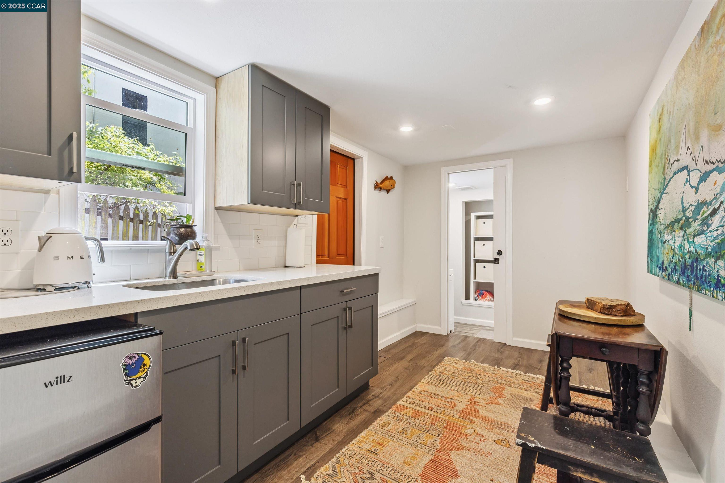 1048 Leo Way, Oakland, California 94611, 4 Bedrooms Bedrooms, 7 Rooms Rooms,2 BathroomsBathrooms,Residential Lease,For Rent,1048 Leo Way,41104865