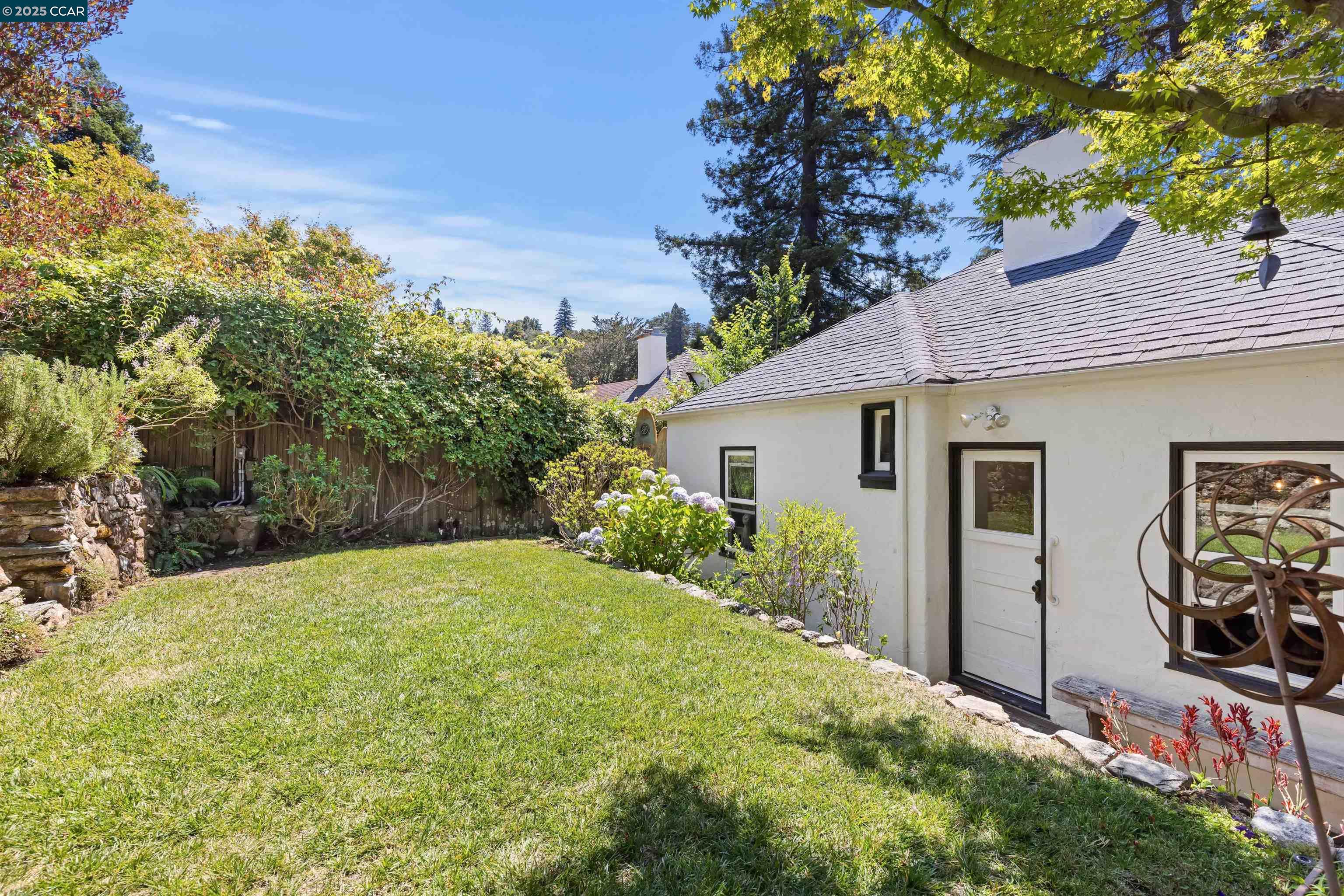 1048 Leo Way, Oakland, California 94611, 4 Bedrooms Bedrooms, 7 Rooms Rooms,2 BathroomsBathrooms,Residential Lease,For Rent,1048 Leo Way,41104865