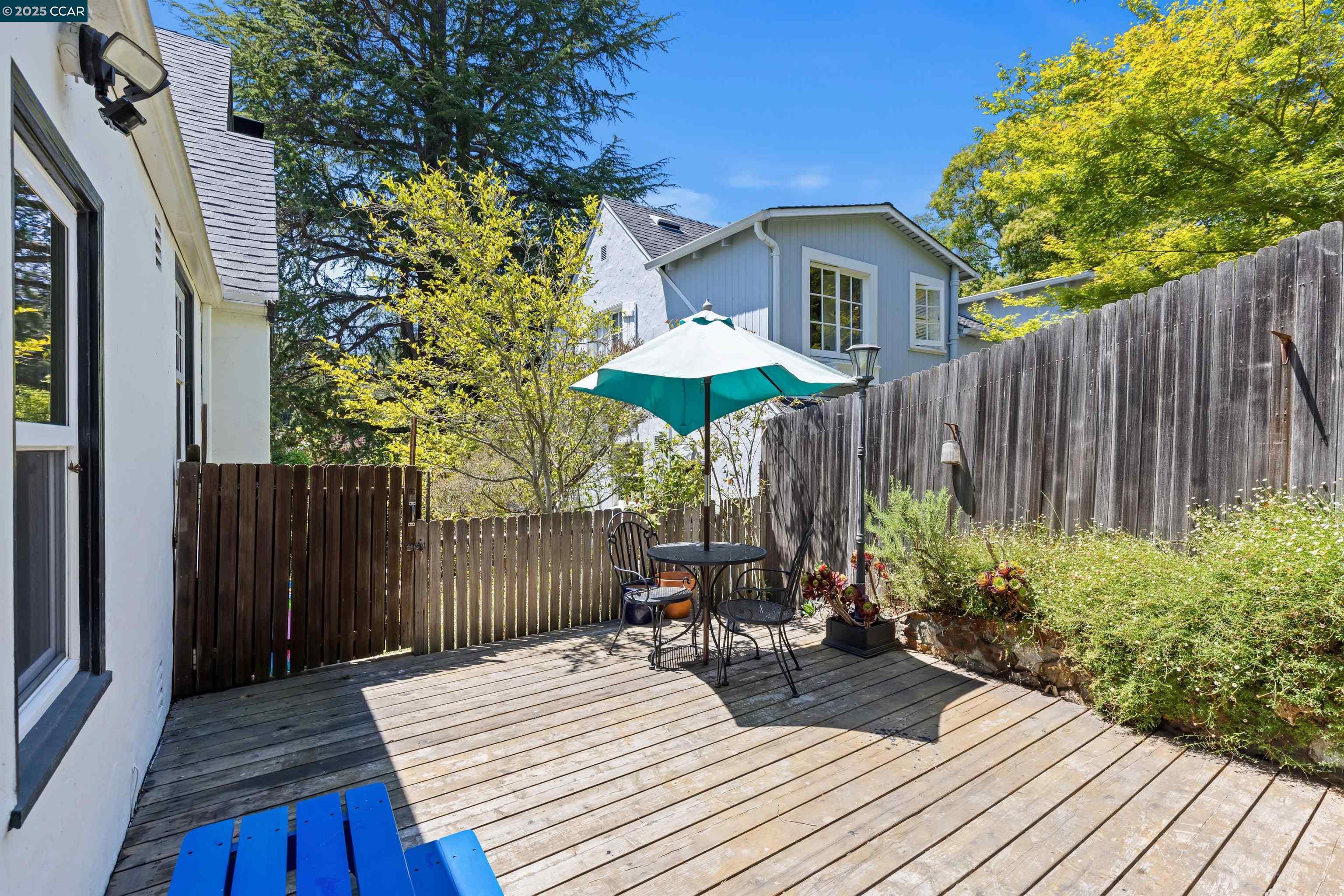 1048 Leo Way, Oakland, California 94611, 4 Bedrooms Bedrooms, 7 Rooms Rooms,2 BathroomsBathrooms,Residential Lease,For Rent,1048 Leo Way,41104865