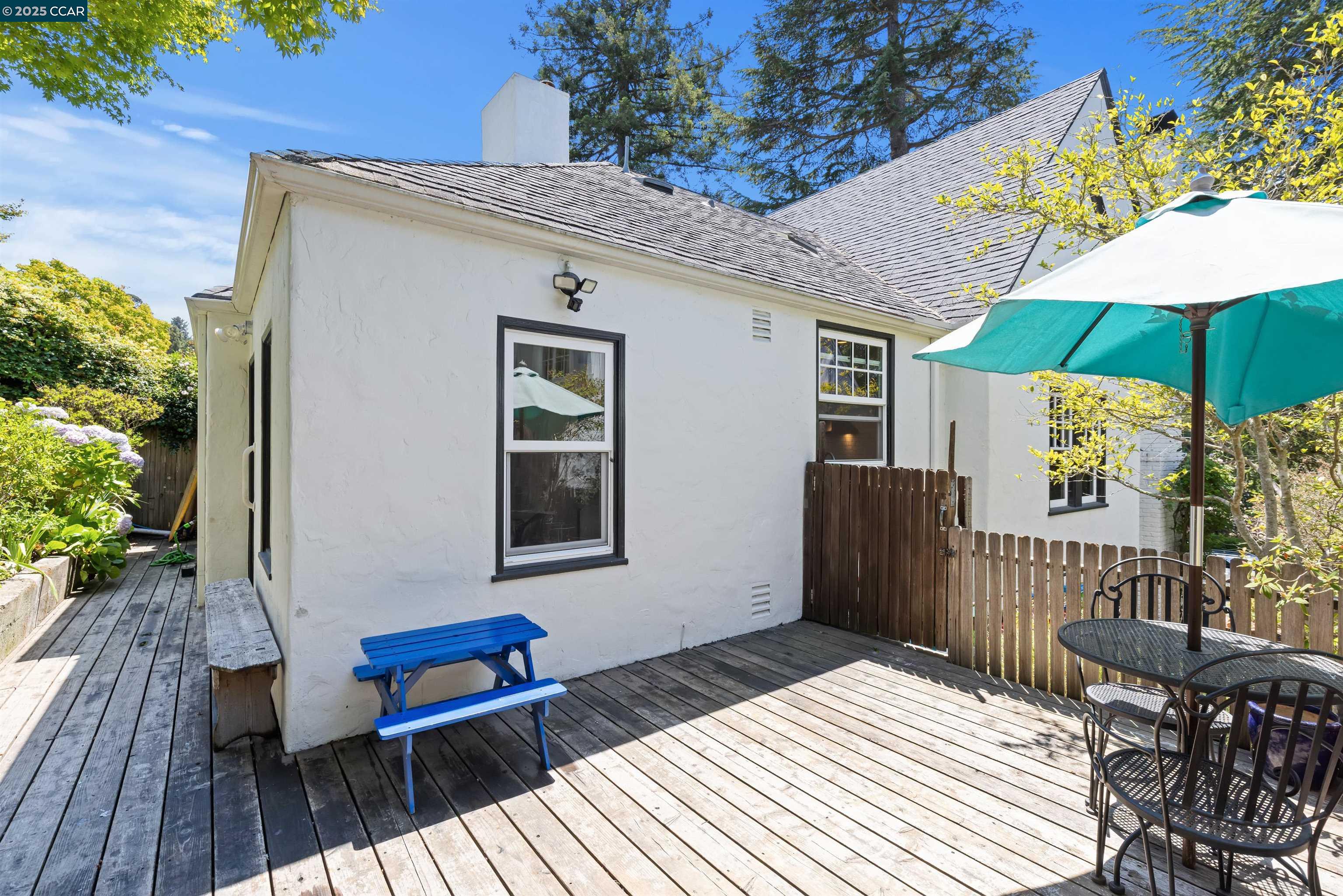 1048 Leo Way, Oakland, California 94611, 4 Bedrooms Bedrooms, 7 Rooms Rooms,2 BathroomsBathrooms,Residential Lease,For Rent,1048 Leo Way,41104865