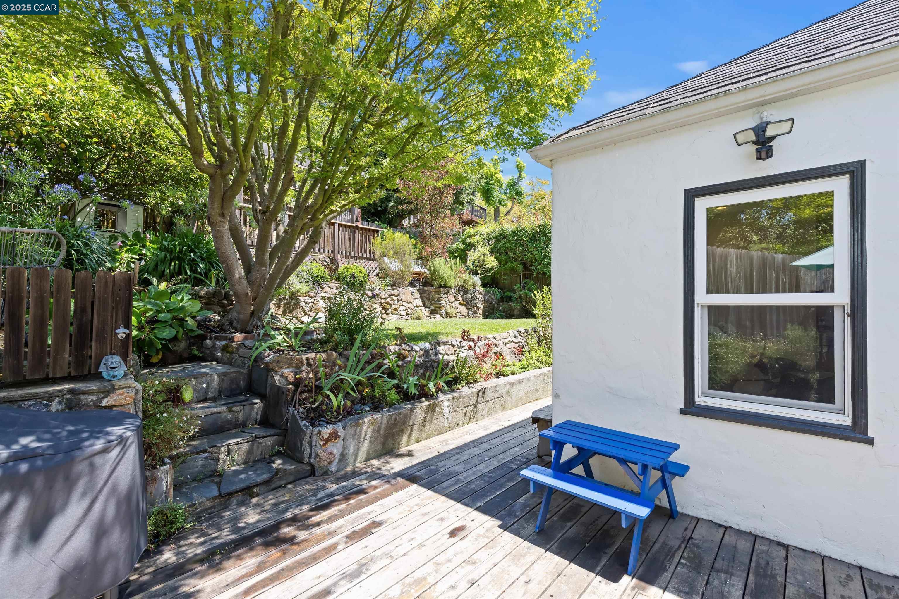 1048 Leo Way, Oakland, California 94611, 4 Bedrooms Bedrooms, 7 Rooms Rooms,2 BathroomsBathrooms,Residential Lease,For Rent,1048 Leo Way,41104865