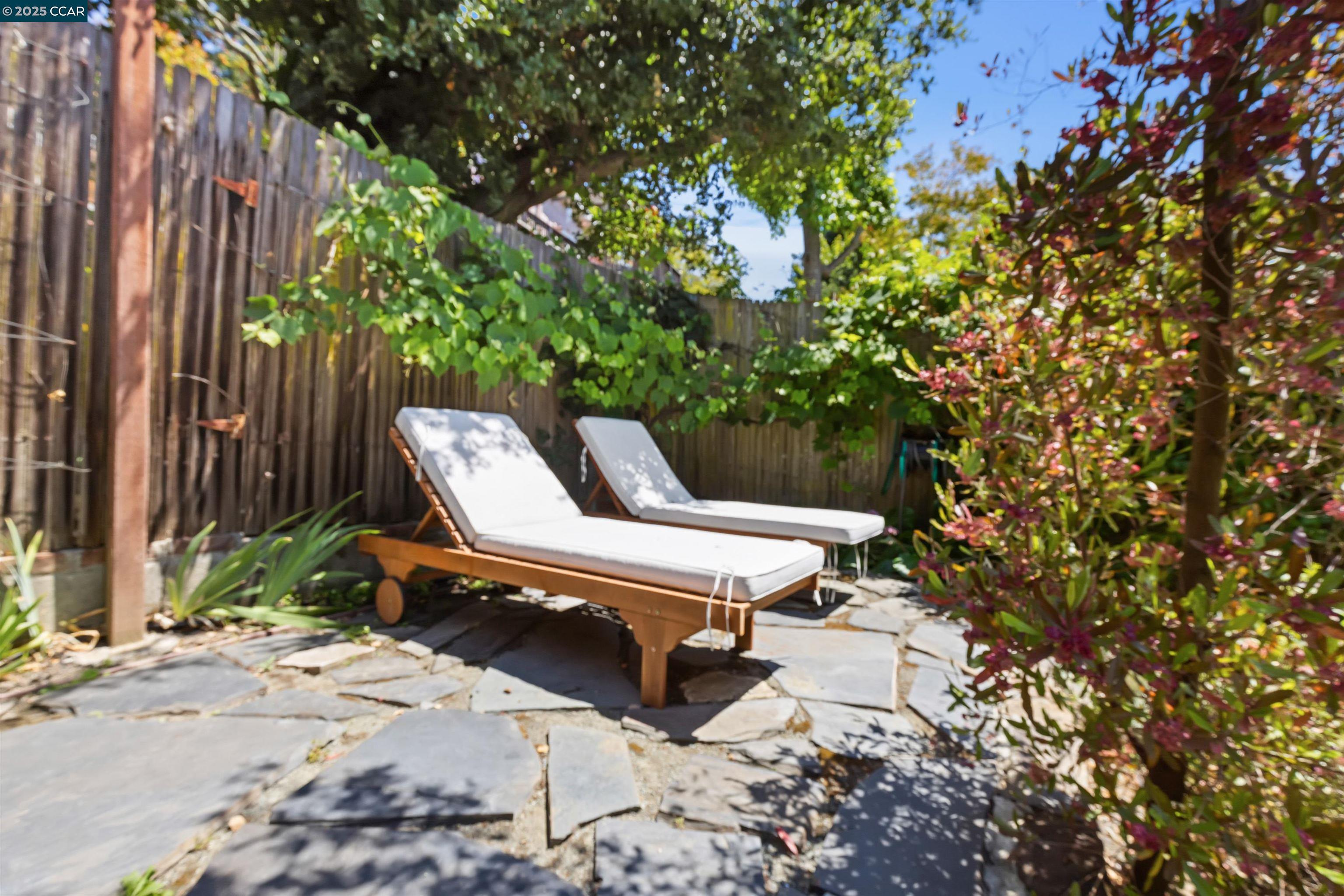 1048 Leo Way, Oakland, California 94611, 4 Bedrooms Bedrooms, 7 Rooms Rooms,2 BathroomsBathrooms,Residential Lease,For Rent,1048 Leo Way,41104865