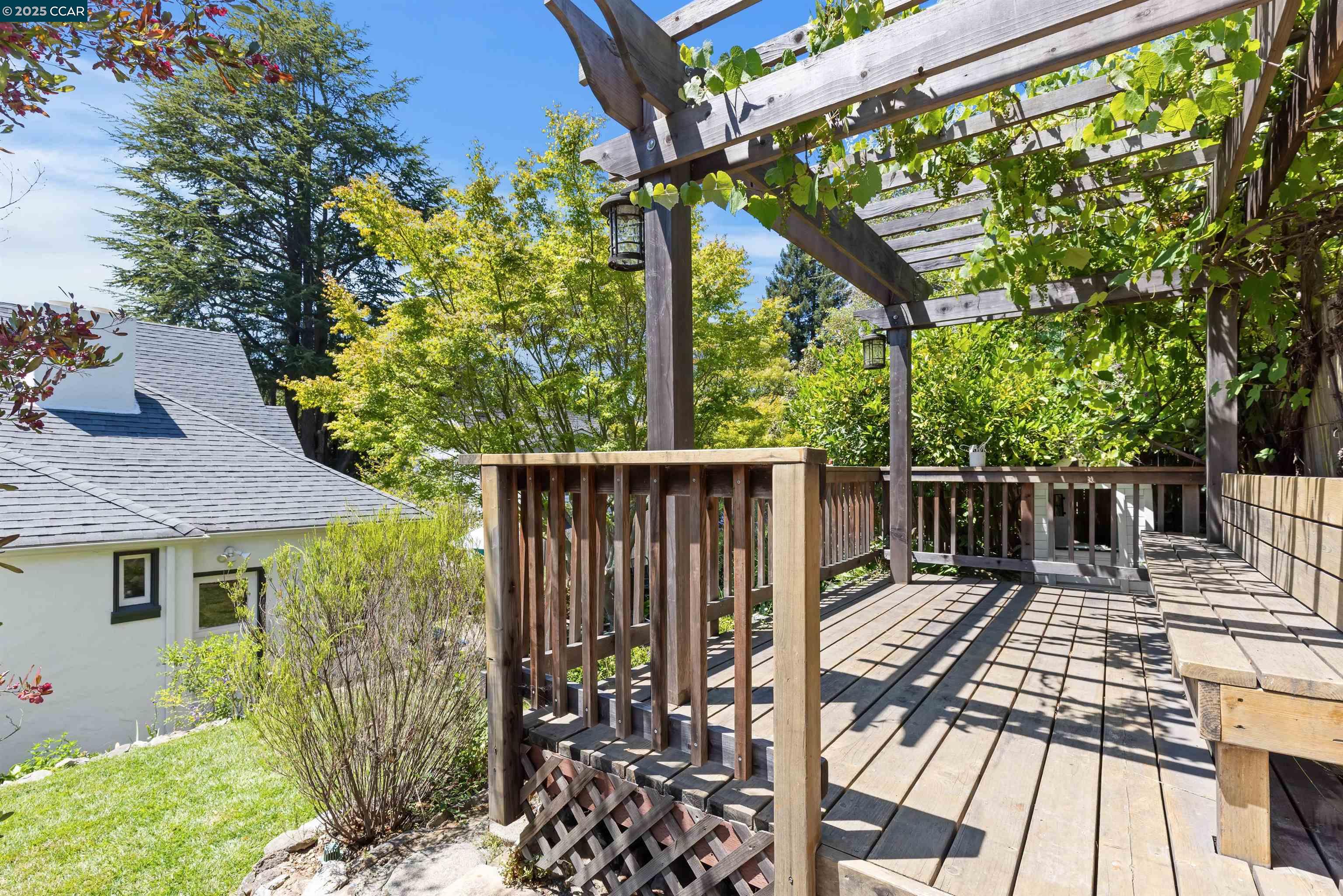 1048 Leo Way, Oakland, California 94611, 4 Bedrooms Bedrooms, 7 Rooms Rooms,2 BathroomsBathrooms,Residential Lease,For Rent,1048 Leo Way,41104865