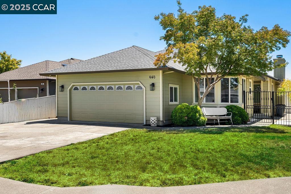 Detail Gallery Image 1 of 35 For 640 Elsa Dr, Santa Rosa,  CA 95407 - 3 Beds | 2 Baths