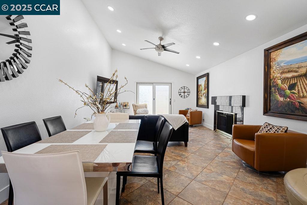 Detail Gallery Image 15 of 35 For 640 Elsa Dr, Santa Rosa,  CA 95407 - 3 Beds | 2 Baths