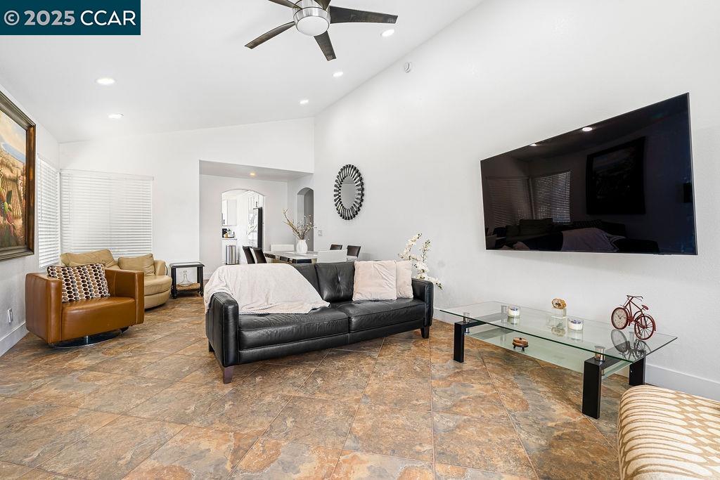 Detail Gallery Image 17 of 35 For 640 Elsa Dr, Santa Rosa,  CA 95407 - 3 Beds | 2 Baths