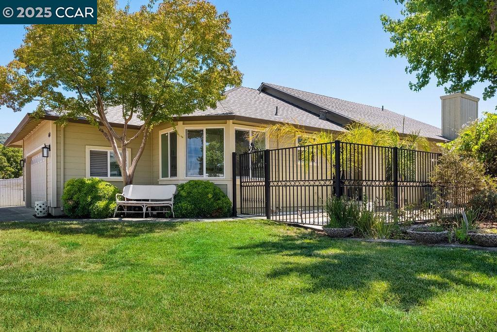 Detail Gallery Image 3 of 35 For 640 Elsa Dr, Santa Rosa,  CA 95407 - 3 Beds | 2 Baths
