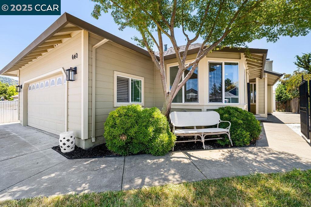 Detail Gallery Image 4 of 35 For 640 Elsa Dr, Santa Rosa,  CA 95407 - 3 Beds | 2 Baths