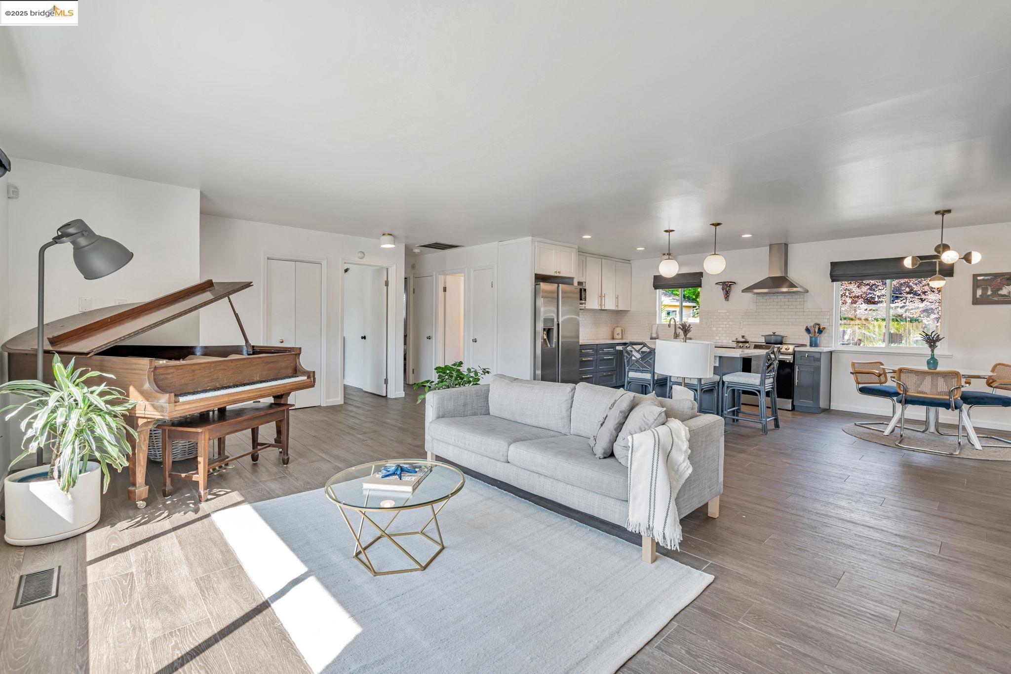 1376 Rosal Ln, Concord, California 94521, 3 Bedrooms Bedrooms, 6 Rooms Rooms,2 BathroomsBathrooms,Residential,For Sale,1376 Rosal Ln,41104871