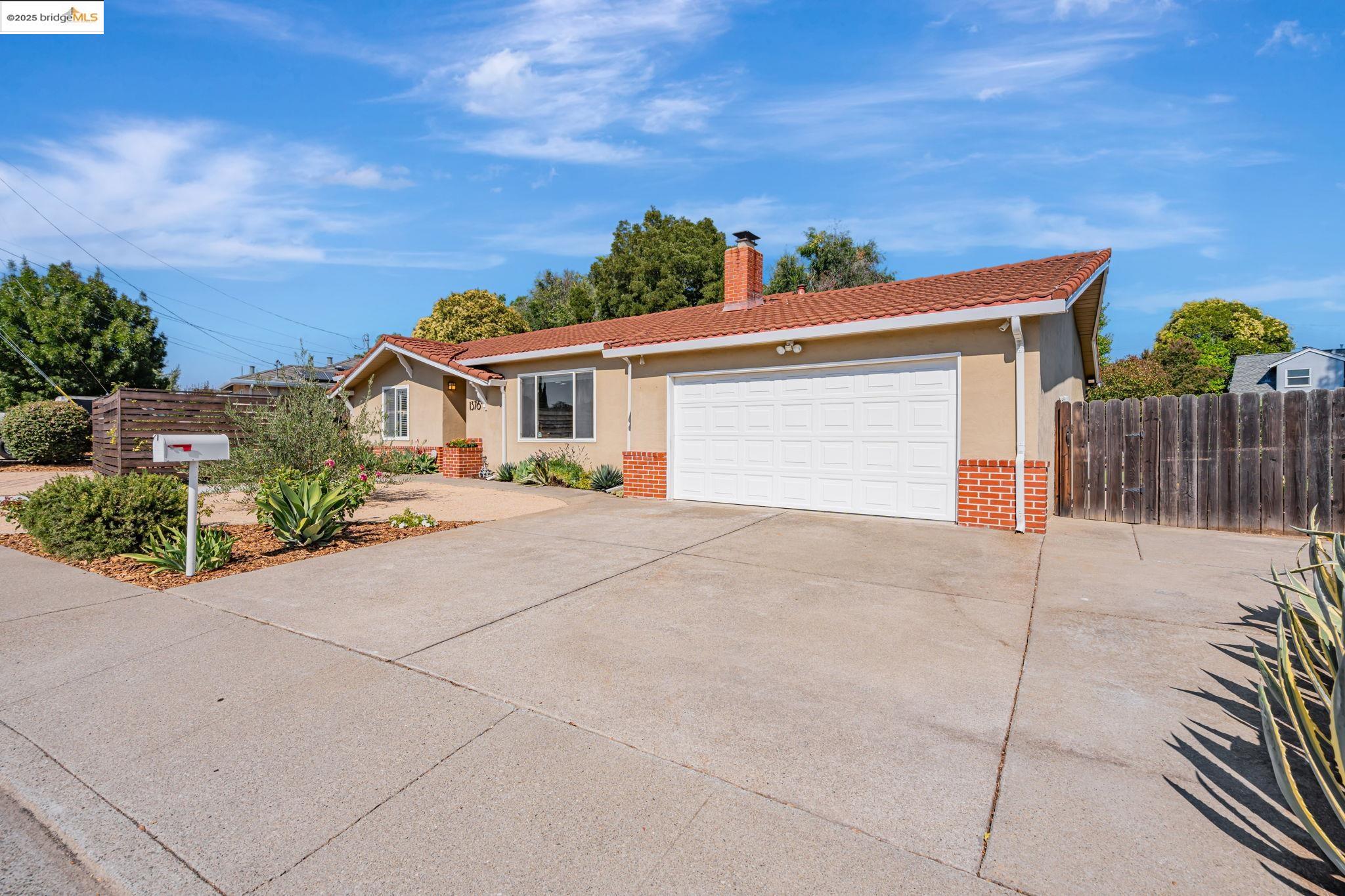 1376 Rosal Ln, Concord, California 94521, 3 Bedrooms Bedrooms, 6 Rooms Rooms,2 BathroomsBathrooms,Residential,For Sale,1376 Rosal Ln,41104871