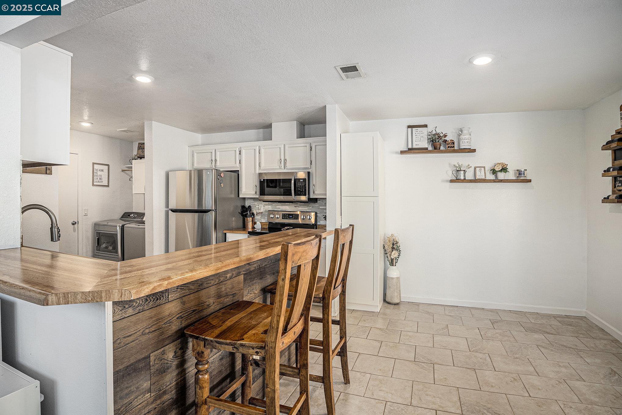 354 Hazelnut Lane, Oakley, California 94561, 2 Bedrooms Bedrooms, 7 Rooms Rooms,2 BathroomsBathrooms,Residential,For Sale,354 Hazelnut Lane,41104872