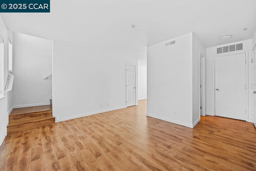 16472 Foothill Blvd, San Leandro, California 94578, 2 Bedrooms Bedrooms, 5 Rooms Rooms,1 BathroomBathrooms,Residential Lease,For Rent,16472 Foothill Blvd,41104874